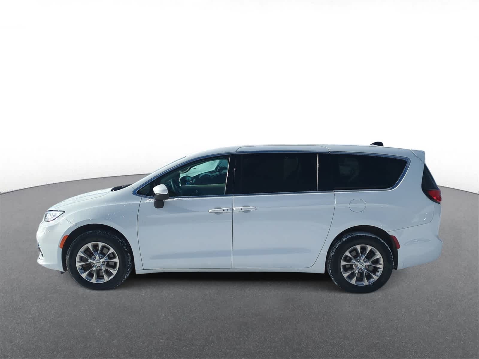 Thumbnail: 2023 Chrysler Pacifica - 5