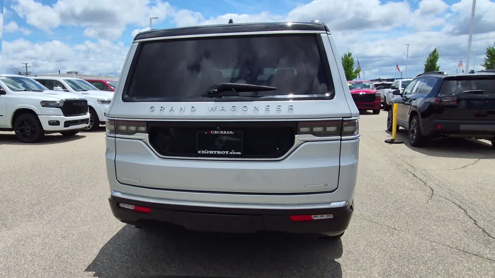 Thumbnail: 2022 Jeep Grand Wagoneer - 8