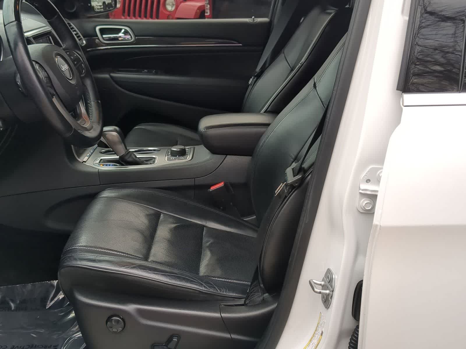 Thumbnail: 2018 Jeep Grand Cherokee - 16