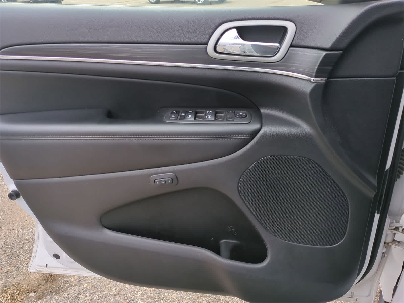 Thumbnail: 2021 Jeep Grand Cherokee - 30