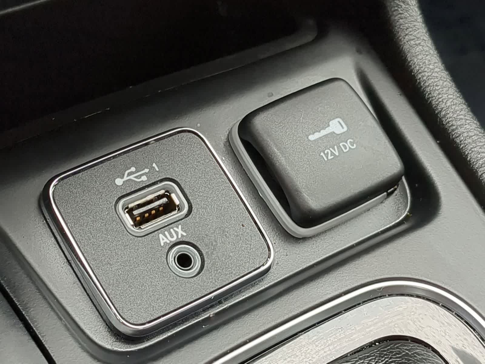 Thumbnail: 2019 Jeep Cherokee - 29