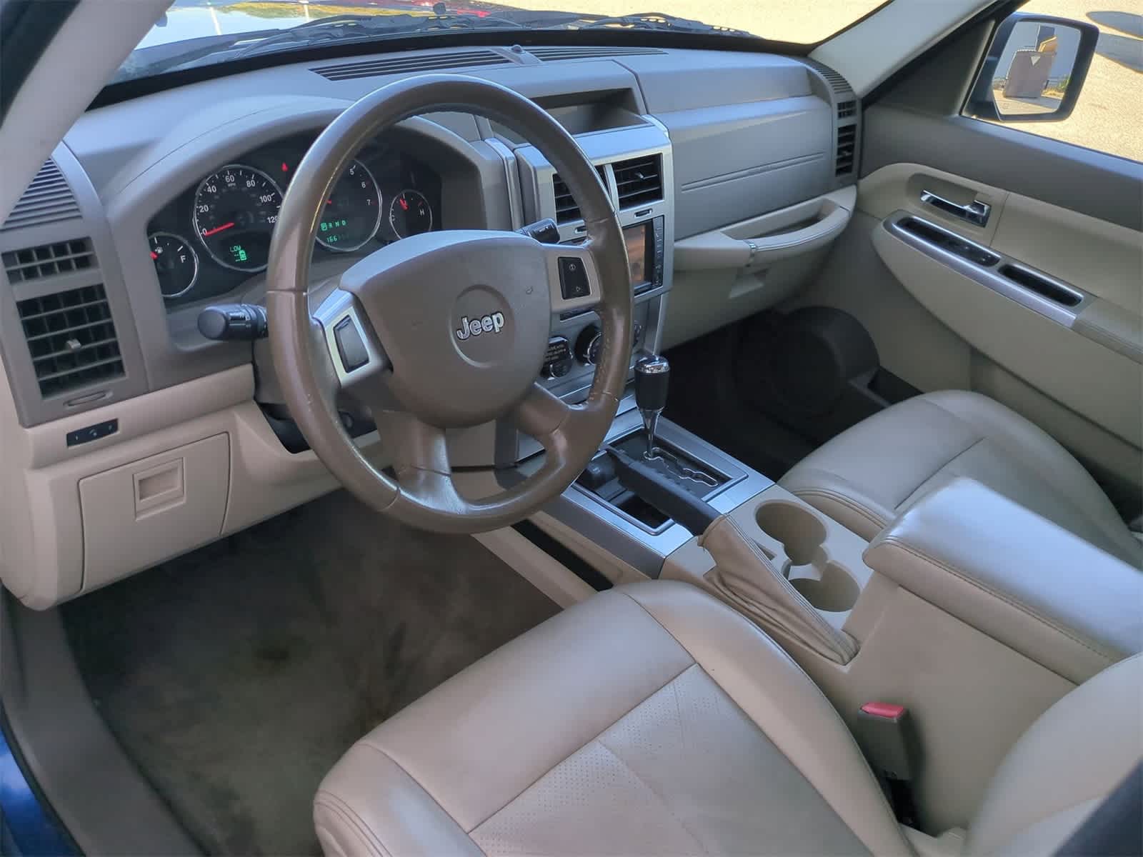 Thumbnail: 2010 Jeep Liberty - 10