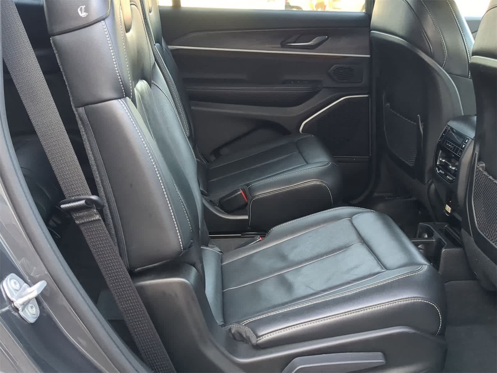 Thumbnail: 2022 Jeep Grand Cherokee L - 20