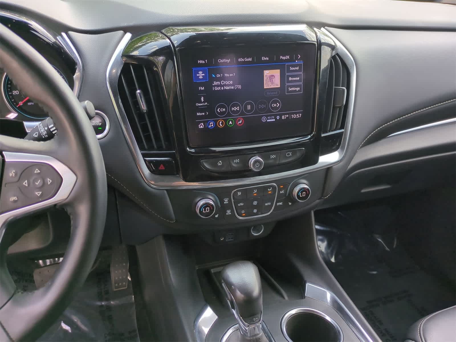 2022 Chevrolet Traverse LT 25