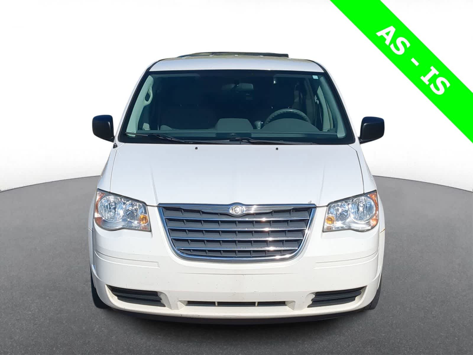 Thumbnail: 2010 Chrysler Town & Country - 3