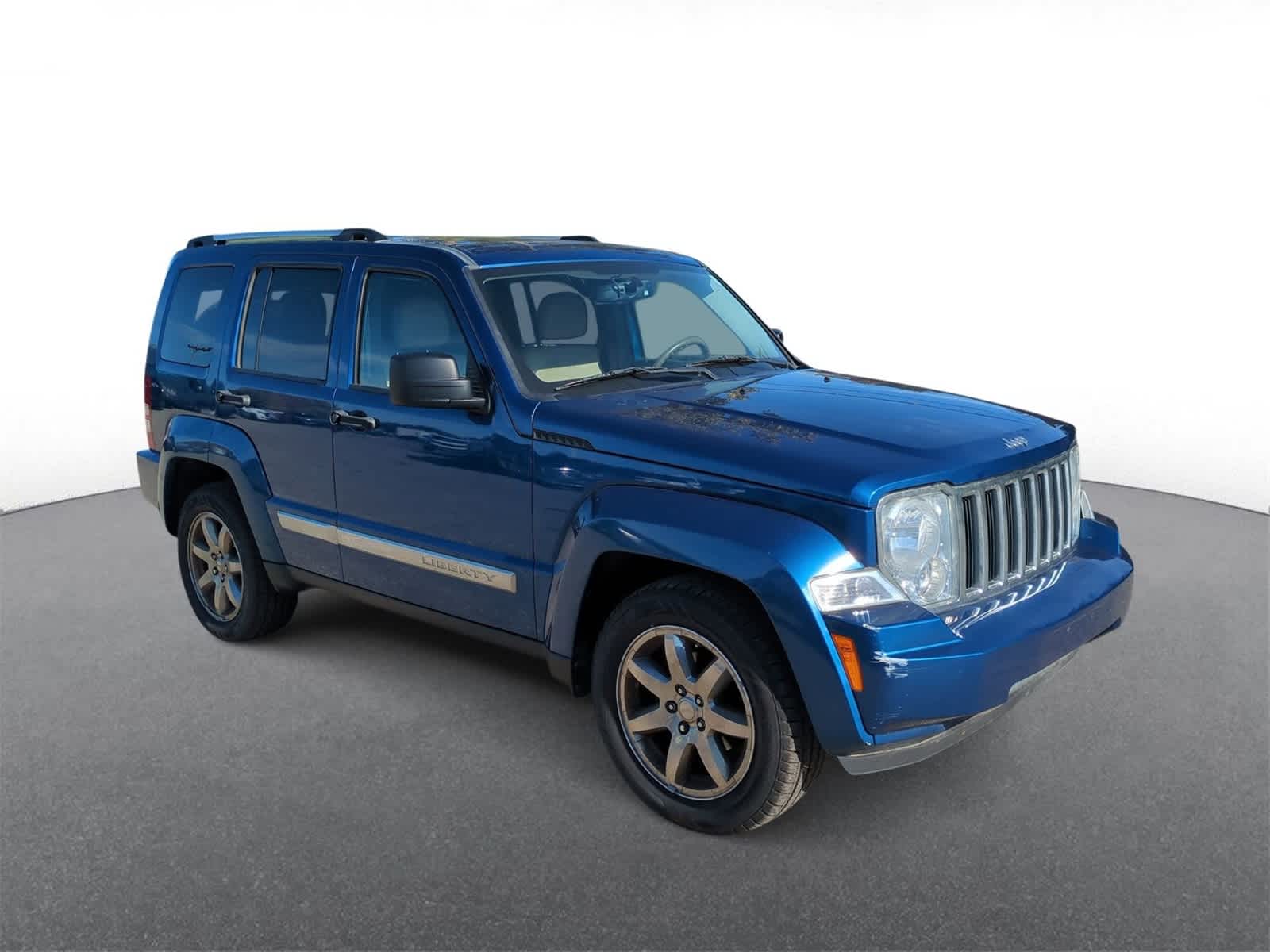 Thumbnail: 2010 Jeep Liberty - 2