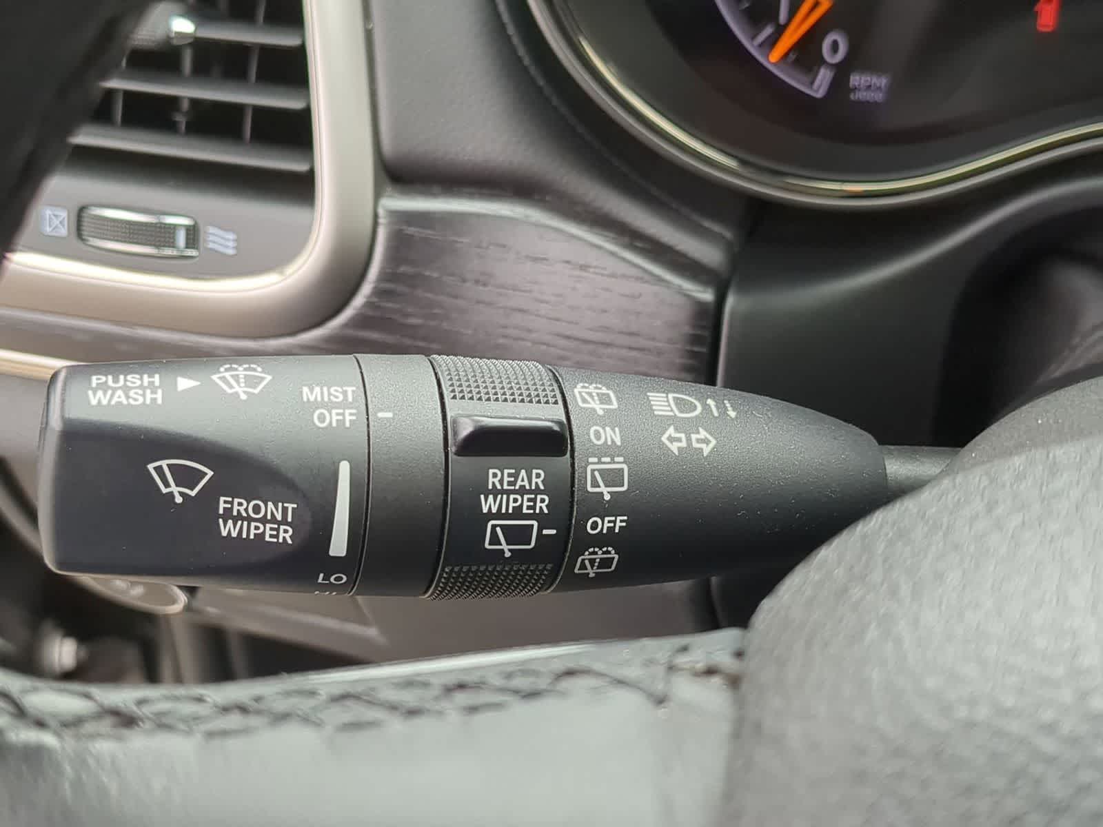 Thumbnail: 2018 Jeep Grand Cherokee - 25