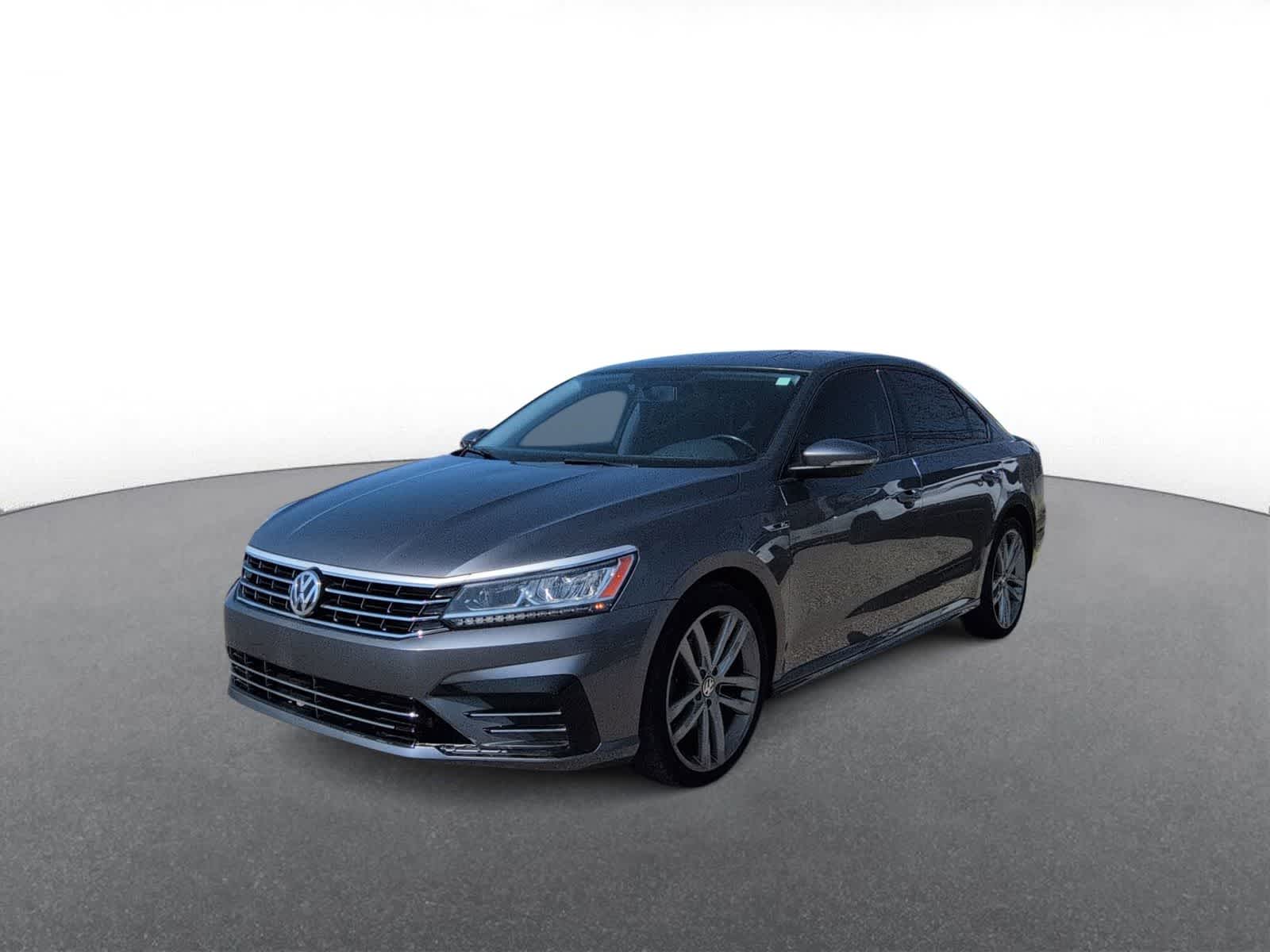 Thumbnail: 2018 Volkswagen Passat - 4