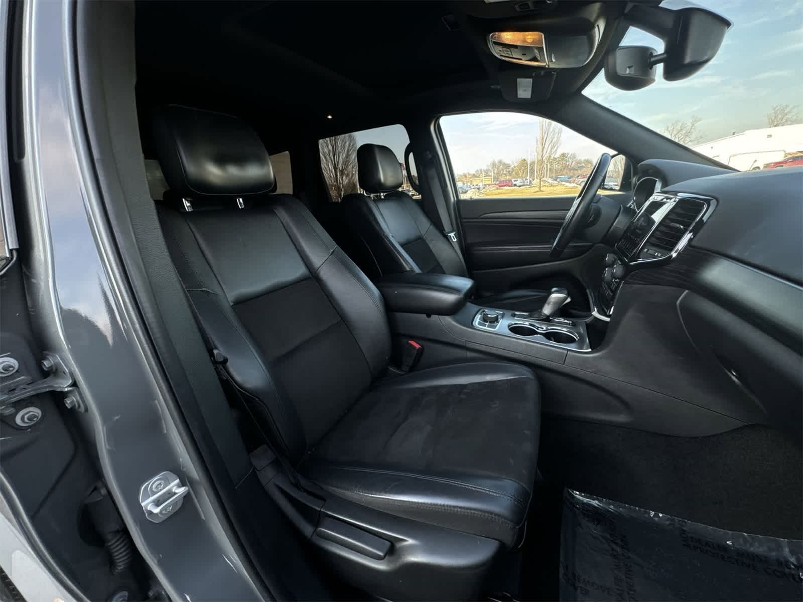 Thumbnail: 2022 Jeep Grand Cherokee - 23