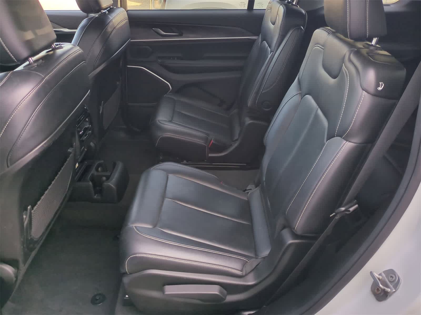 Thumbnail: 2022 Jeep Grand Cherokee L - 19