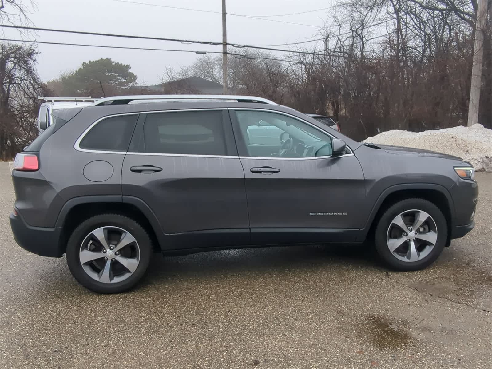 Thumbnail: 2019 Jeep Cherokee - 15