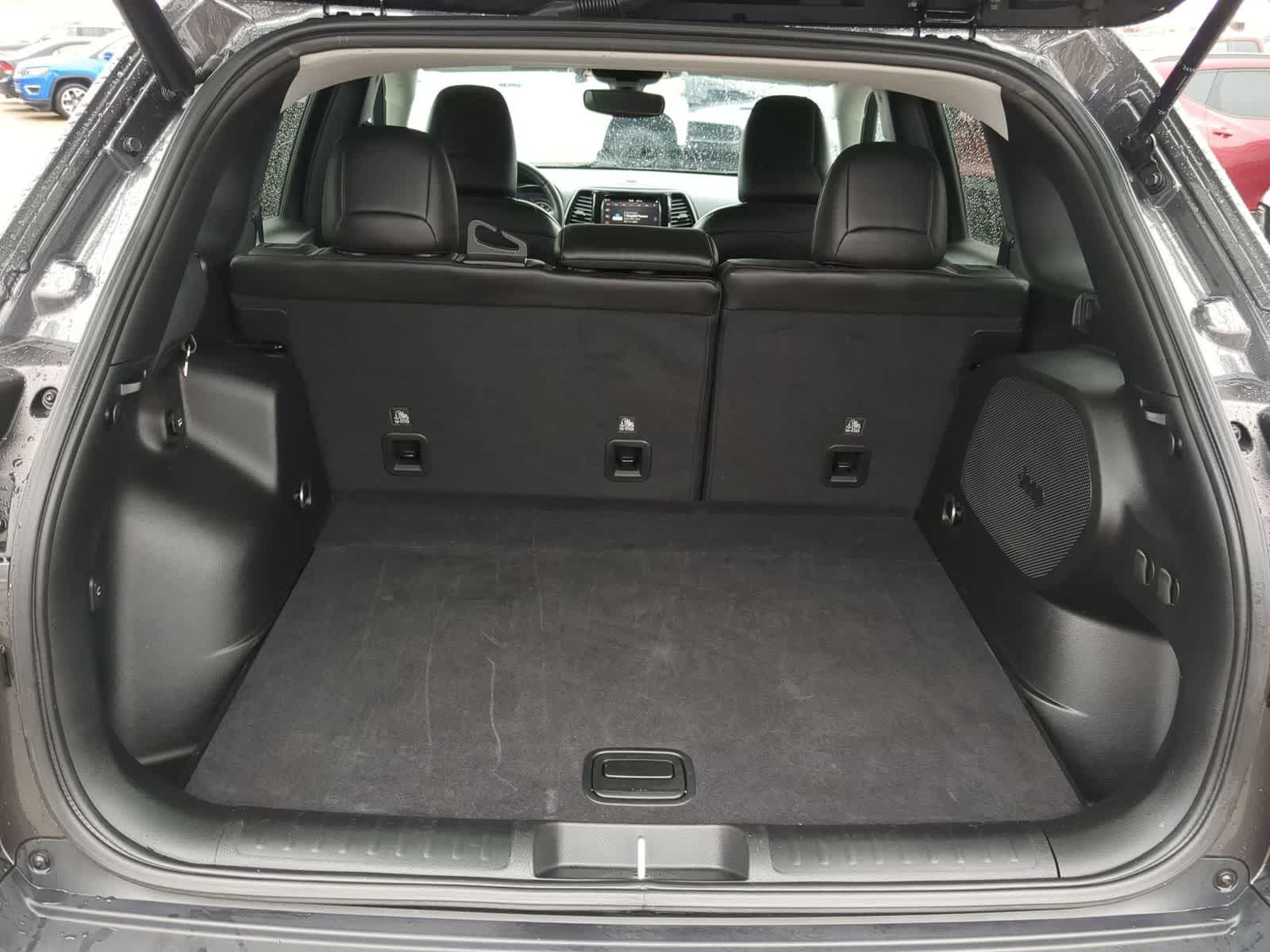 Thumbnail: 2019 Jeep Cherokee - 32