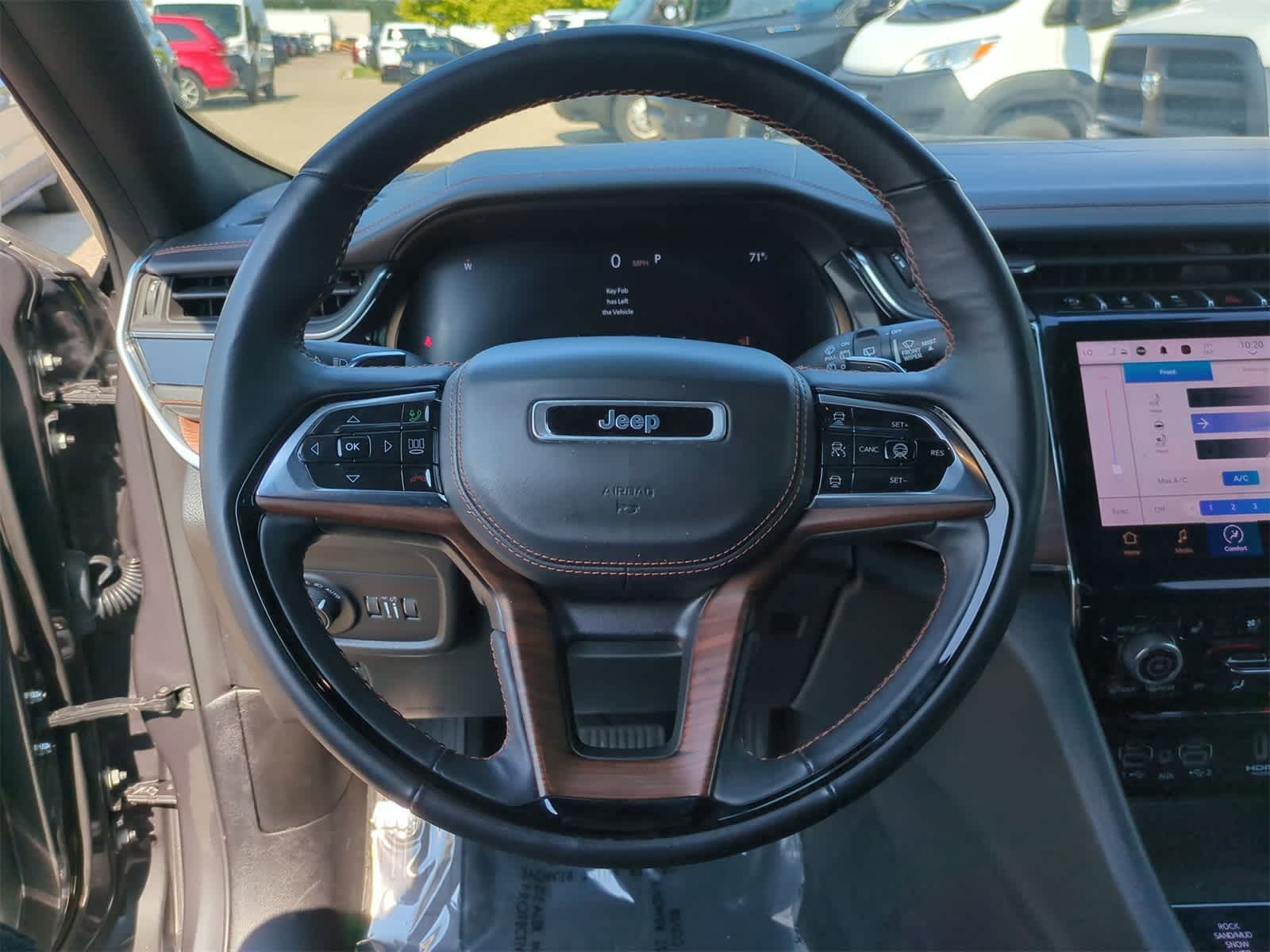 Thumbnail: 2022 Jeep Grand Cherokee - 21
