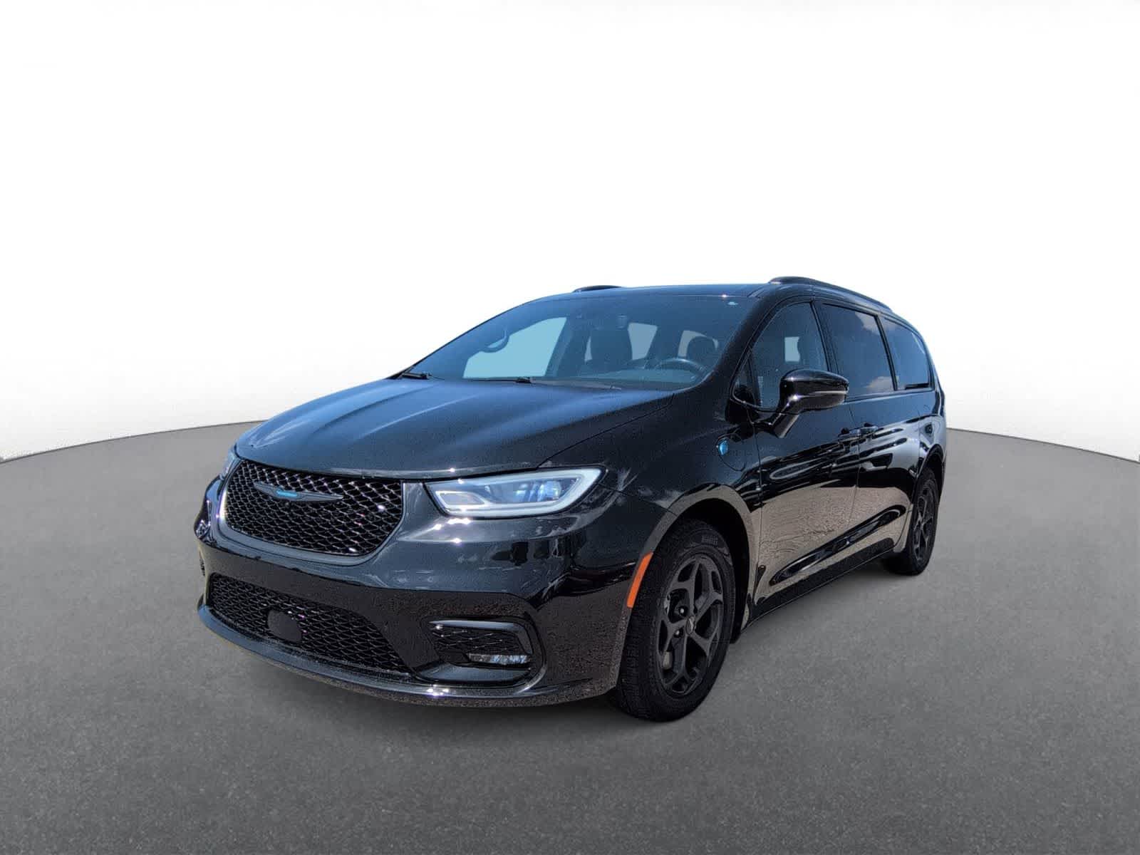 Thumbnail: 2021 Chrysler Pacifica - 4