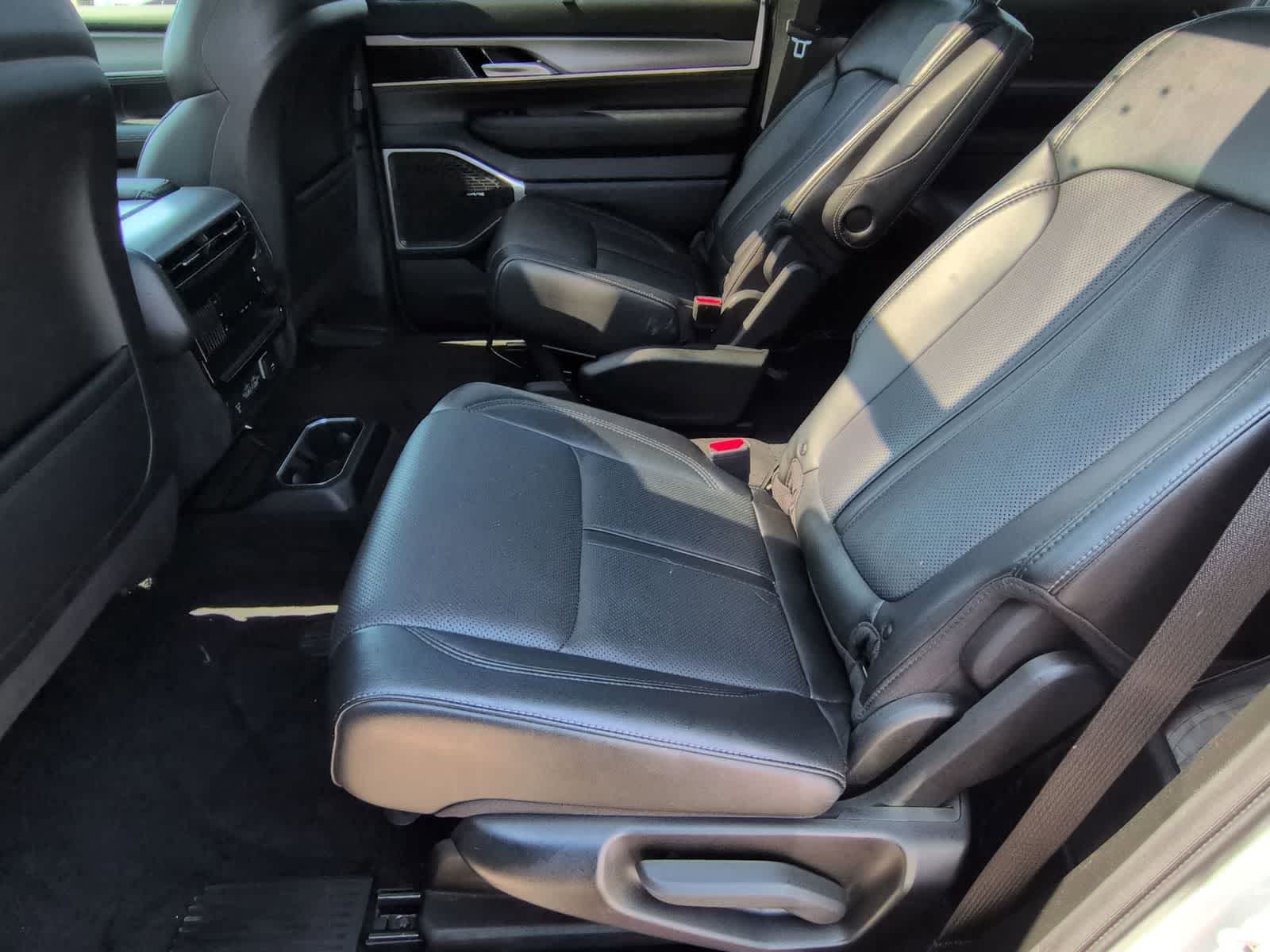 Thumbnail: 2024 Jeep Wagoneer - 20