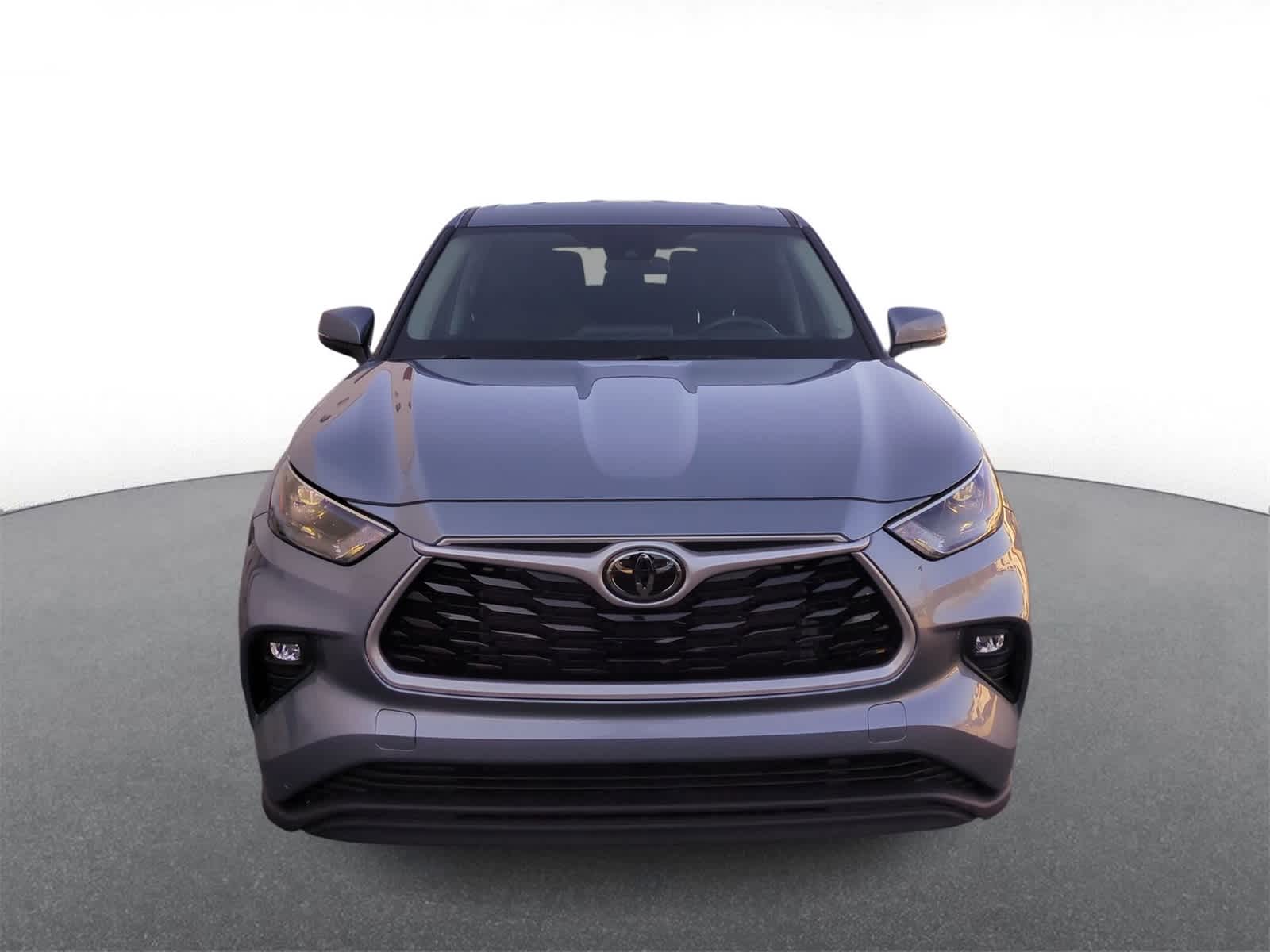 2022 Toyota Highlander LE photo 2