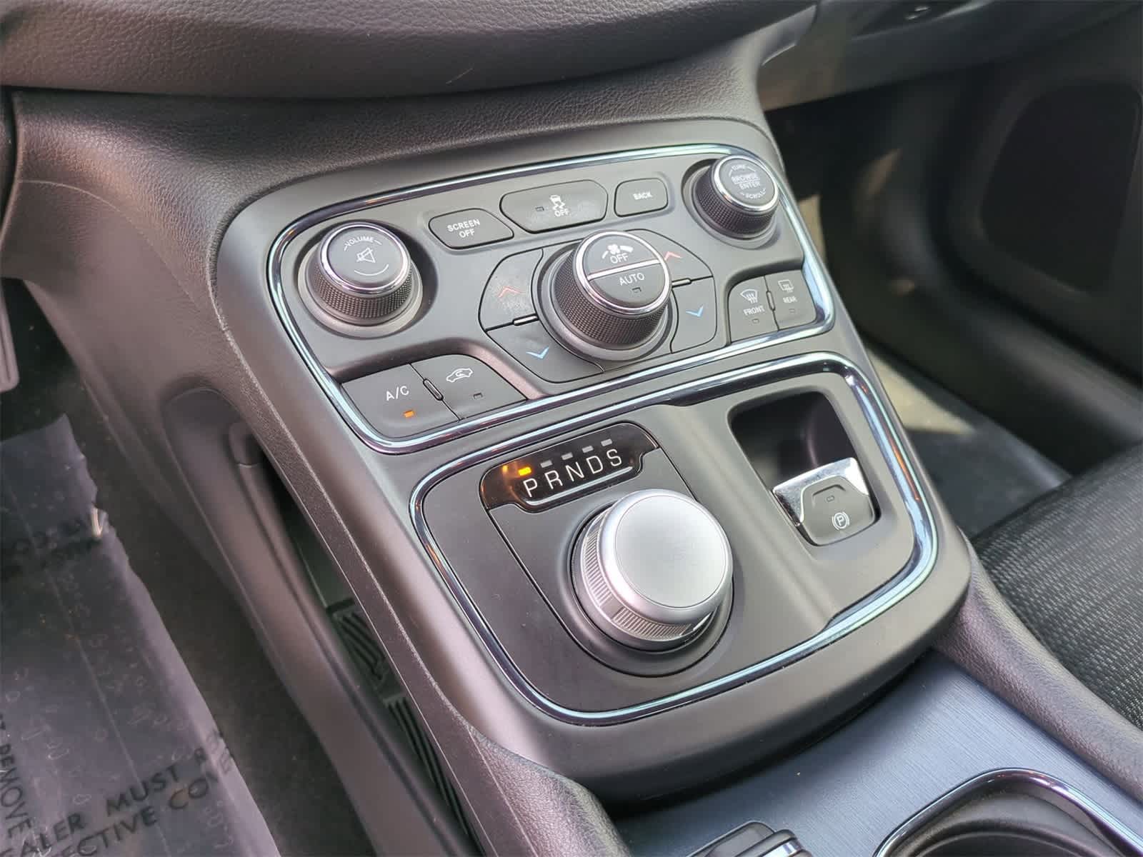 Thumbnail: 2016 Chrysler 200 - 27