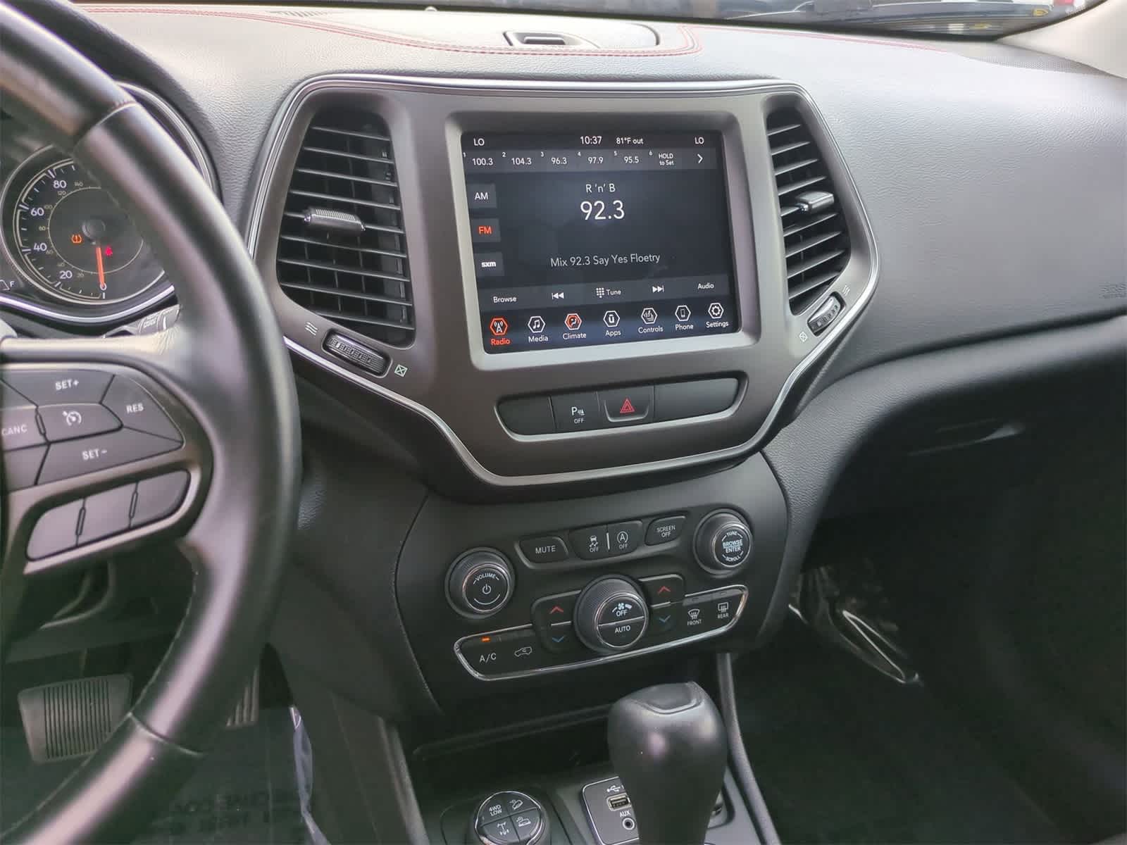 Thumbnail: 2020 Jeep Cherokee - 25