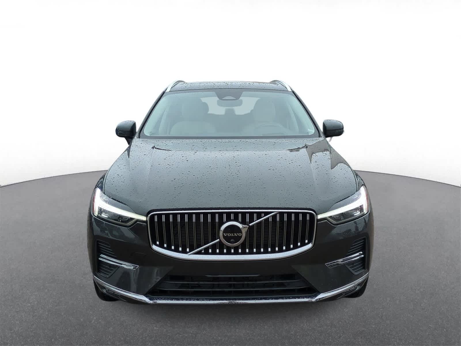 Thumbnail: 2022 Volvo XC60 - 3