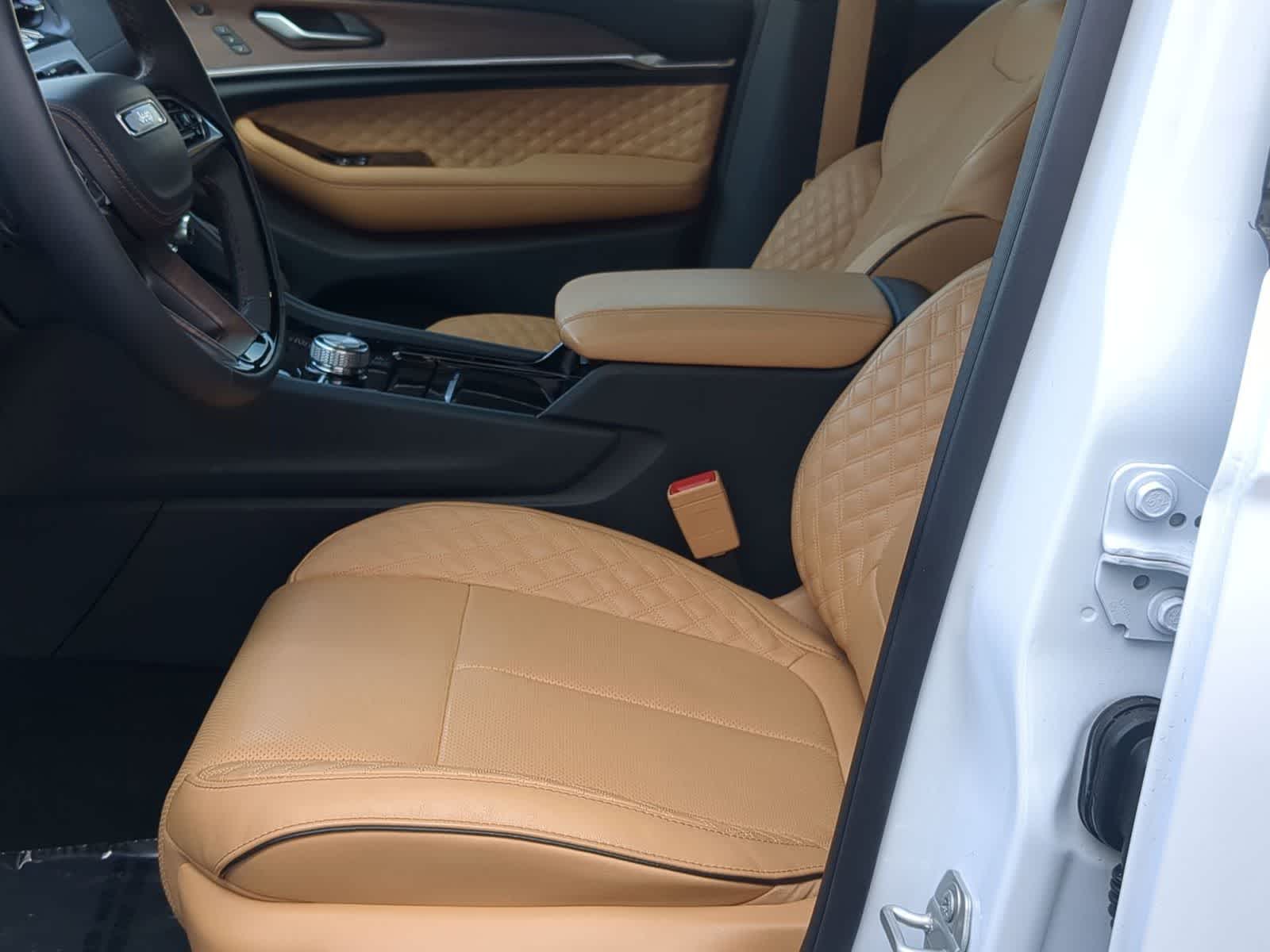 Thumbnail: 2024 Jeep Grand Cherokee L - 23