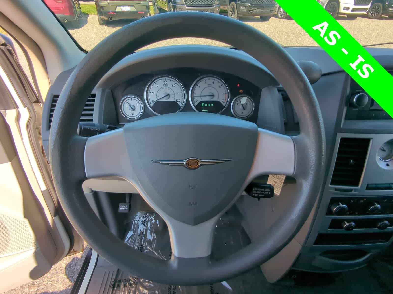Thumbnail: 2010 Chrysler Town & Country - 22
