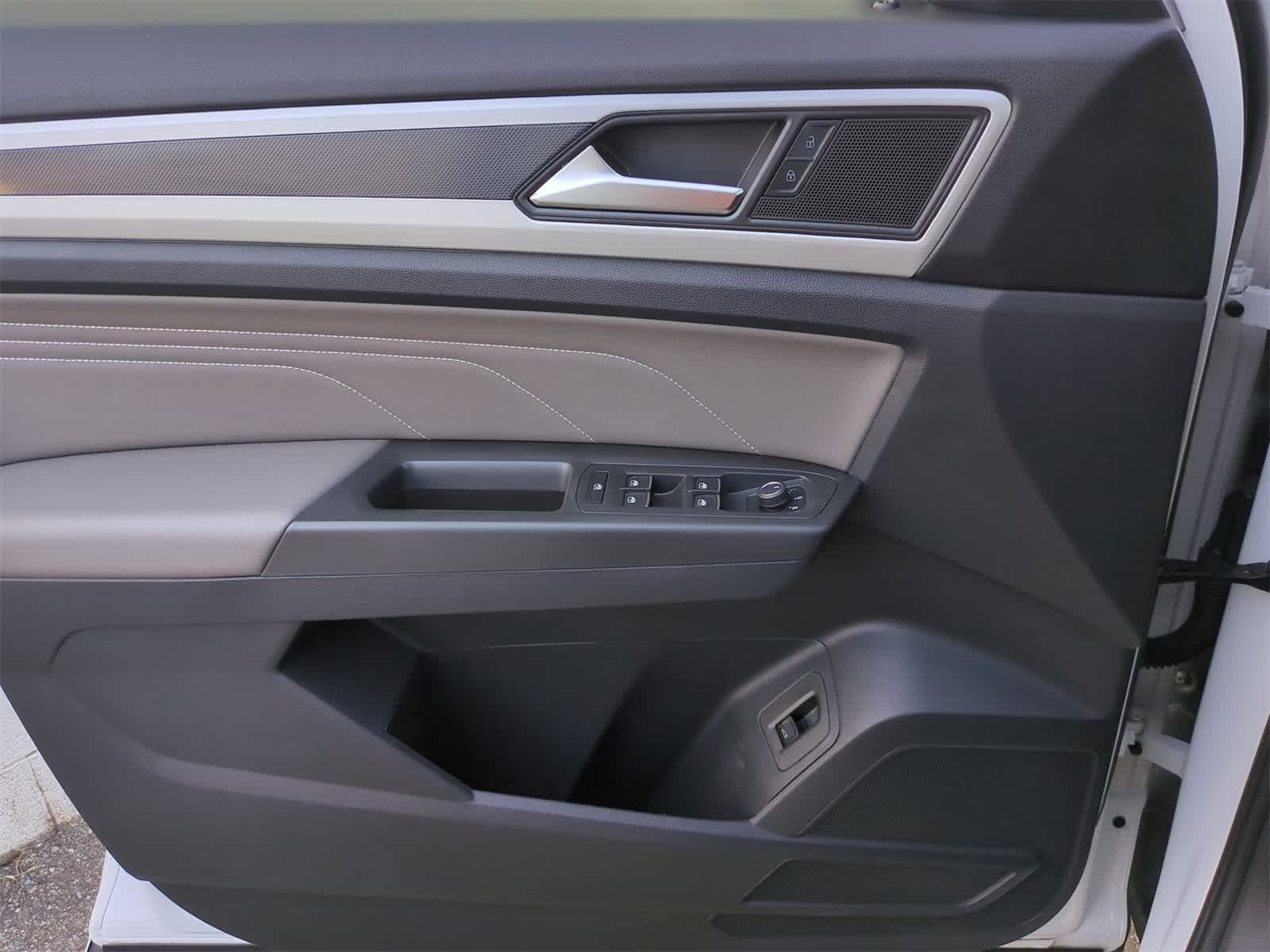 Thumbnail: 2023 Volkswagen Atlas - 29