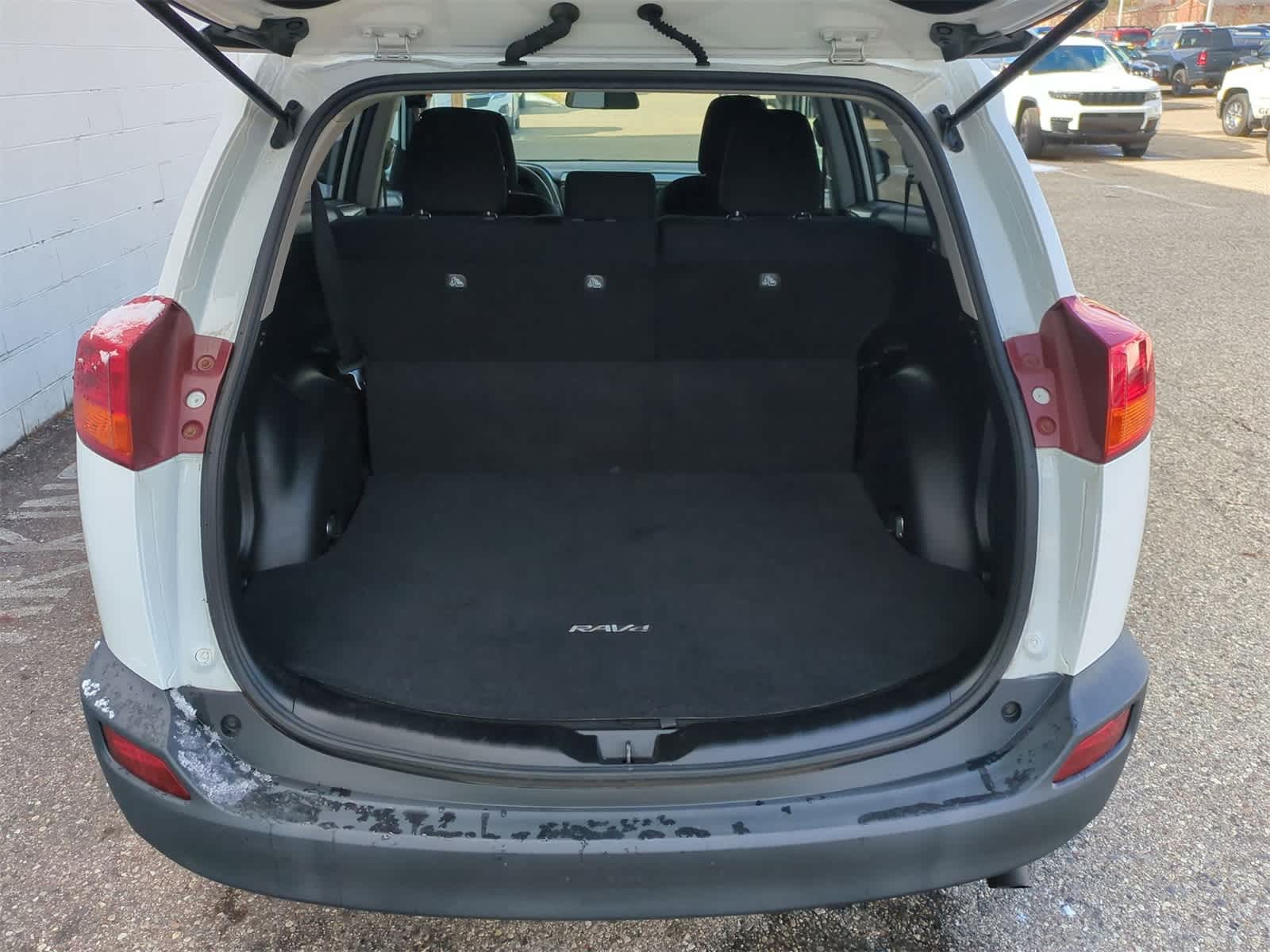 Thumbnail: 2015 Toyota RAV4 - 32