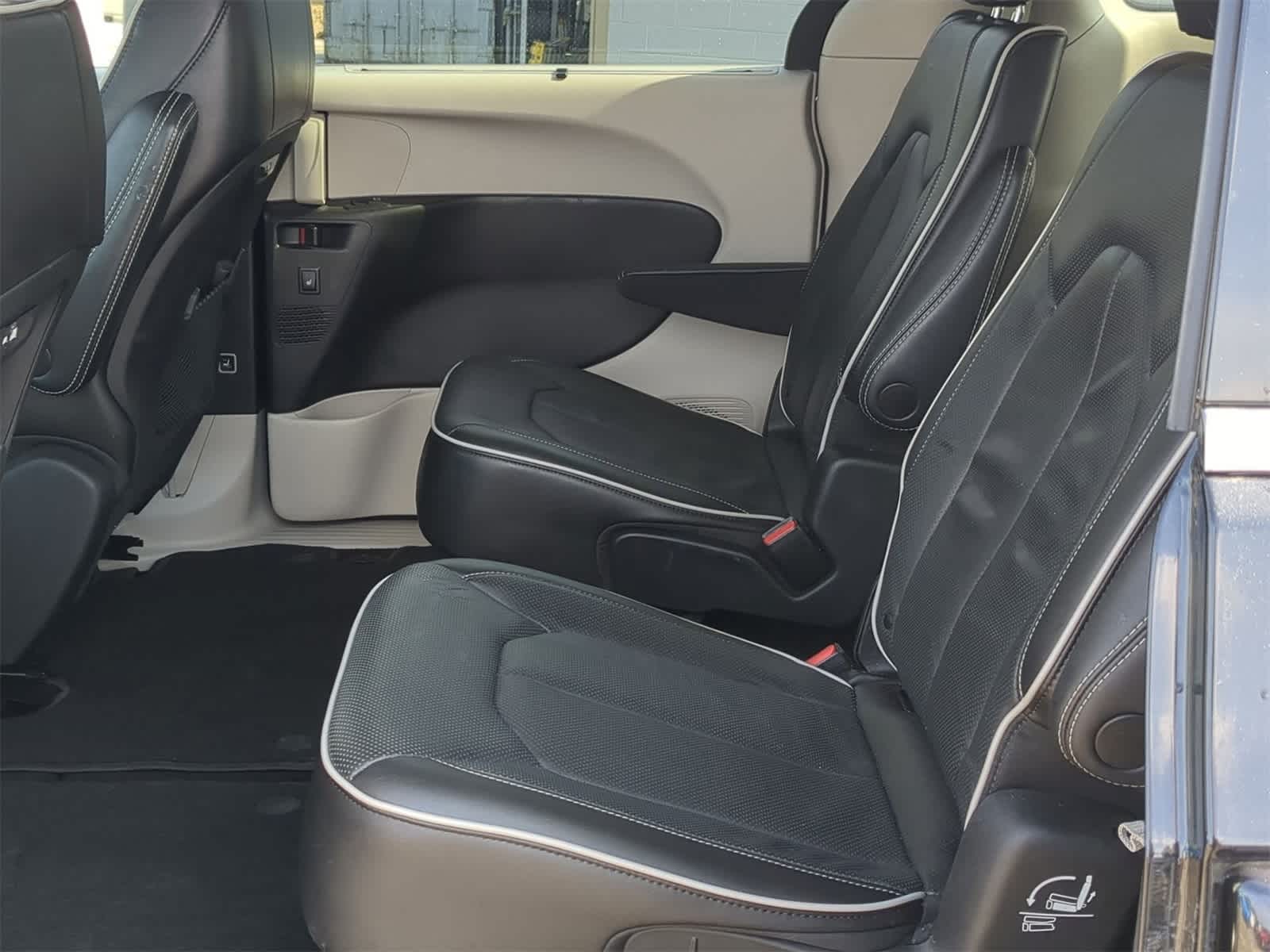 Thumbnail: 2023 Chrysler Pacifica - 26