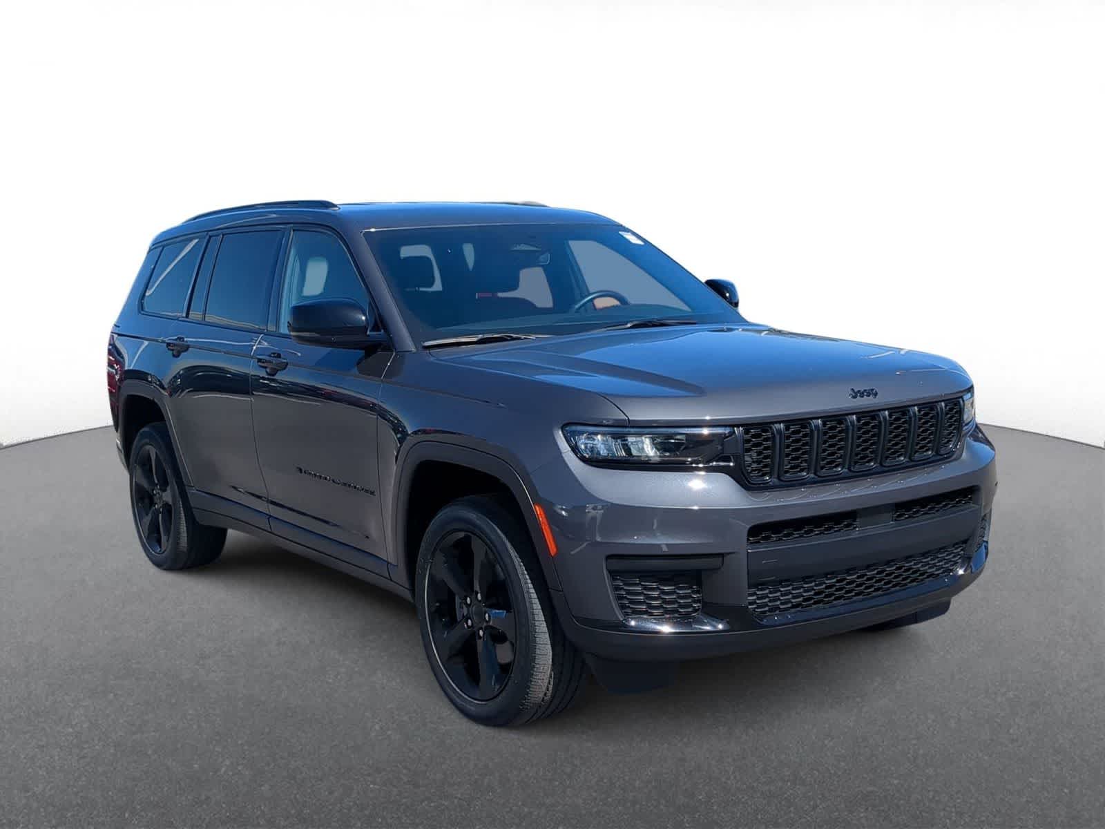 Thumbnail: 2022 Jeep Grand Cherokee L - 2