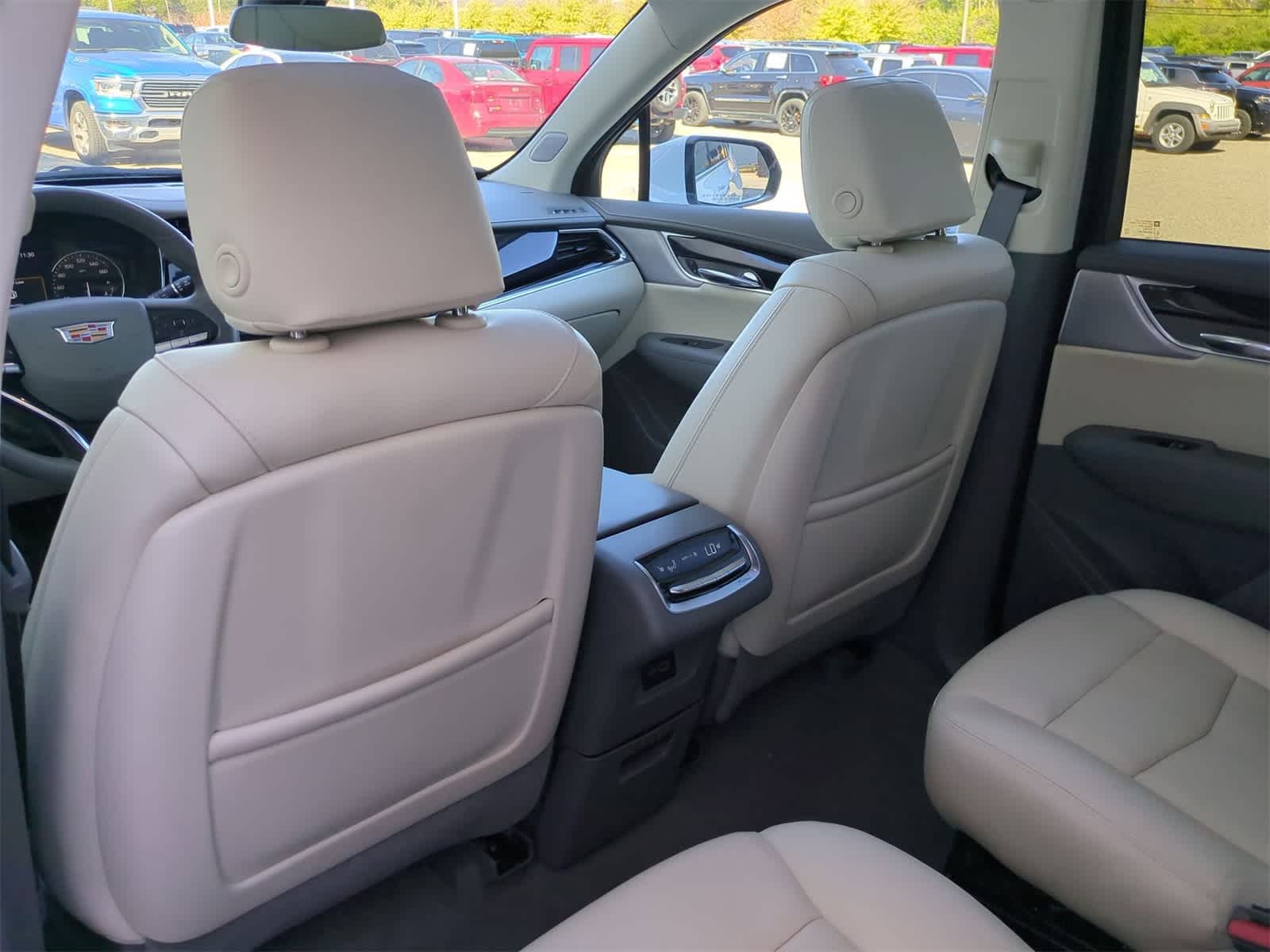 Thumbnail: 2024 Cadillac XT6 - 18