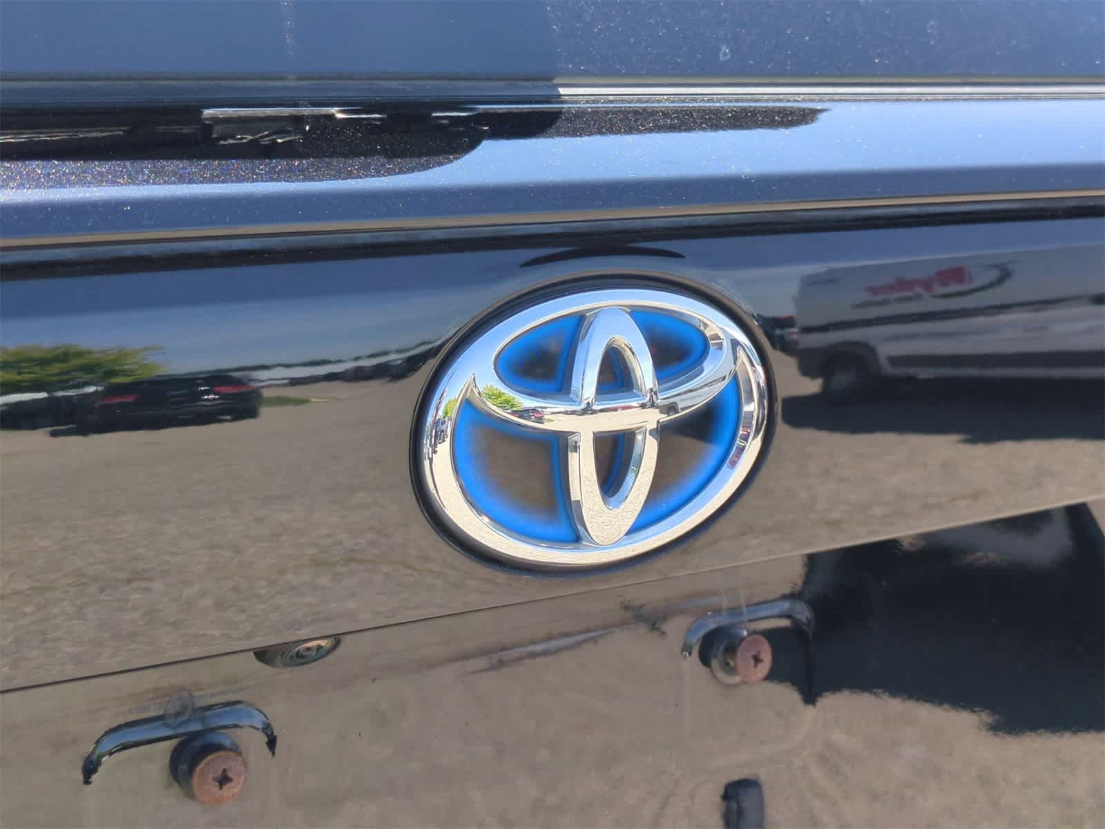 Thumbnail: 2022 Toyota RAV4 - 11