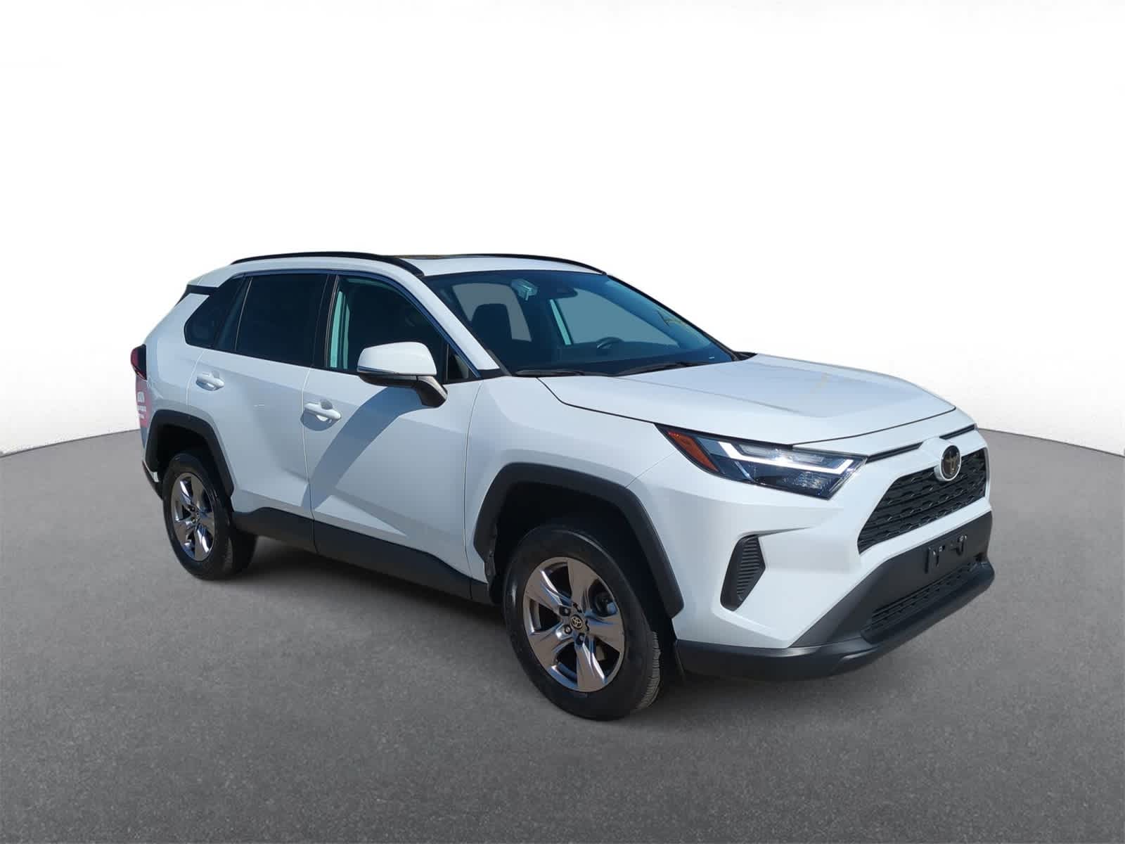 2023 Toyota RAV4 XLE photo 2