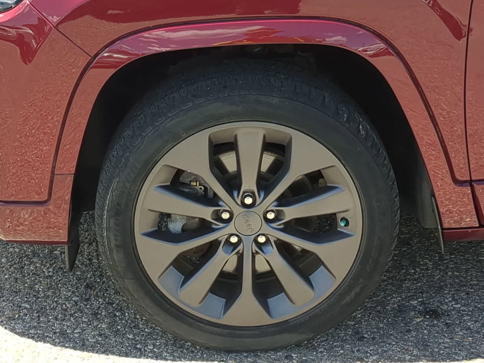 Thumbnail: 2020 Jeep Cherokee - 14