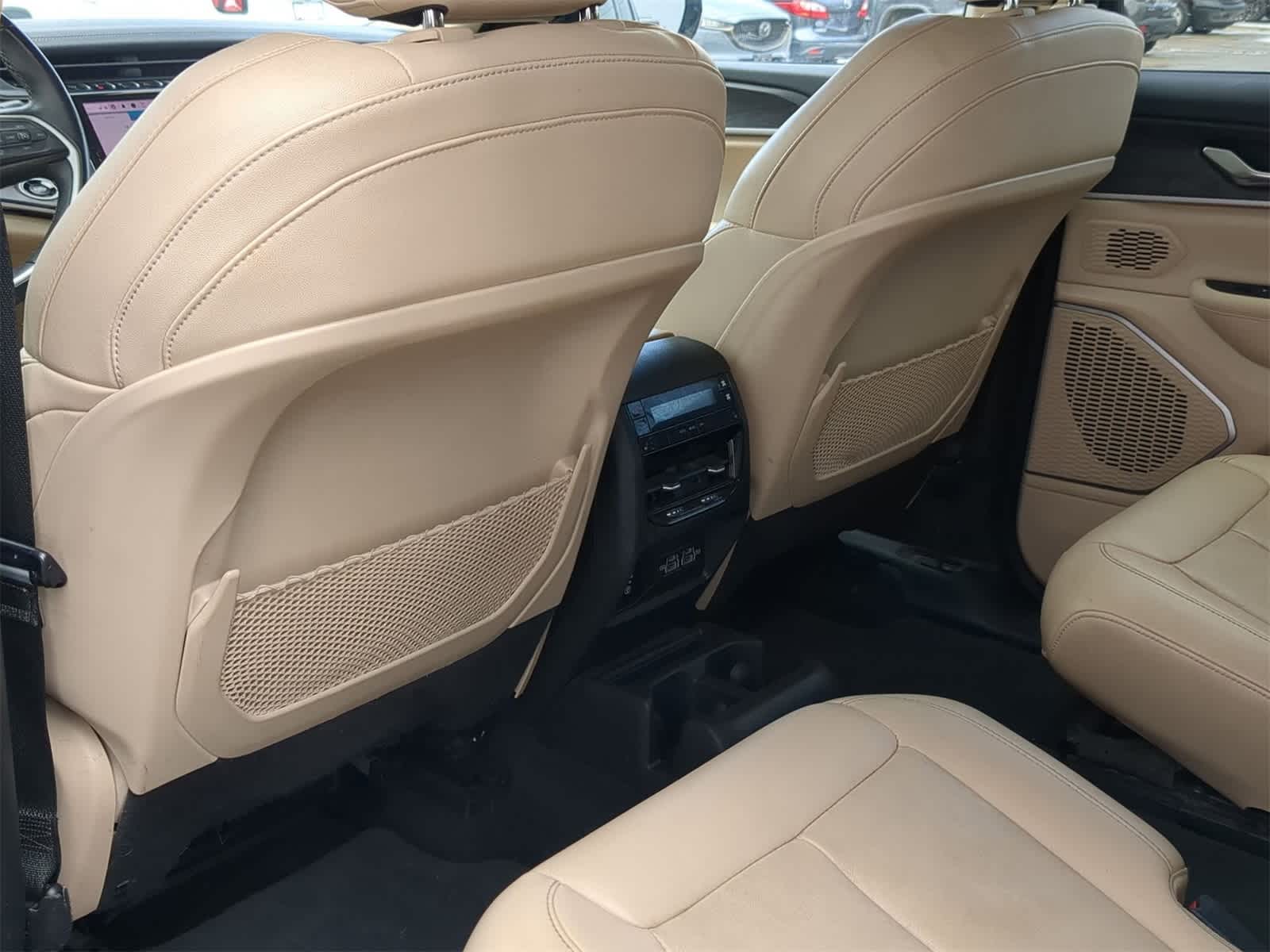 Thumbnail: 2022 Jeep Grand Cherokee L - 25