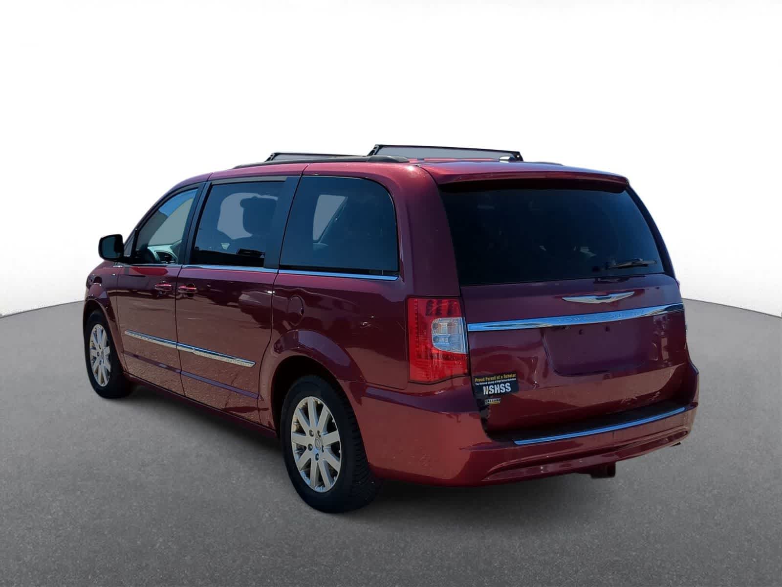 Thumbnail: 2014 Chrysler Town & Country - 6