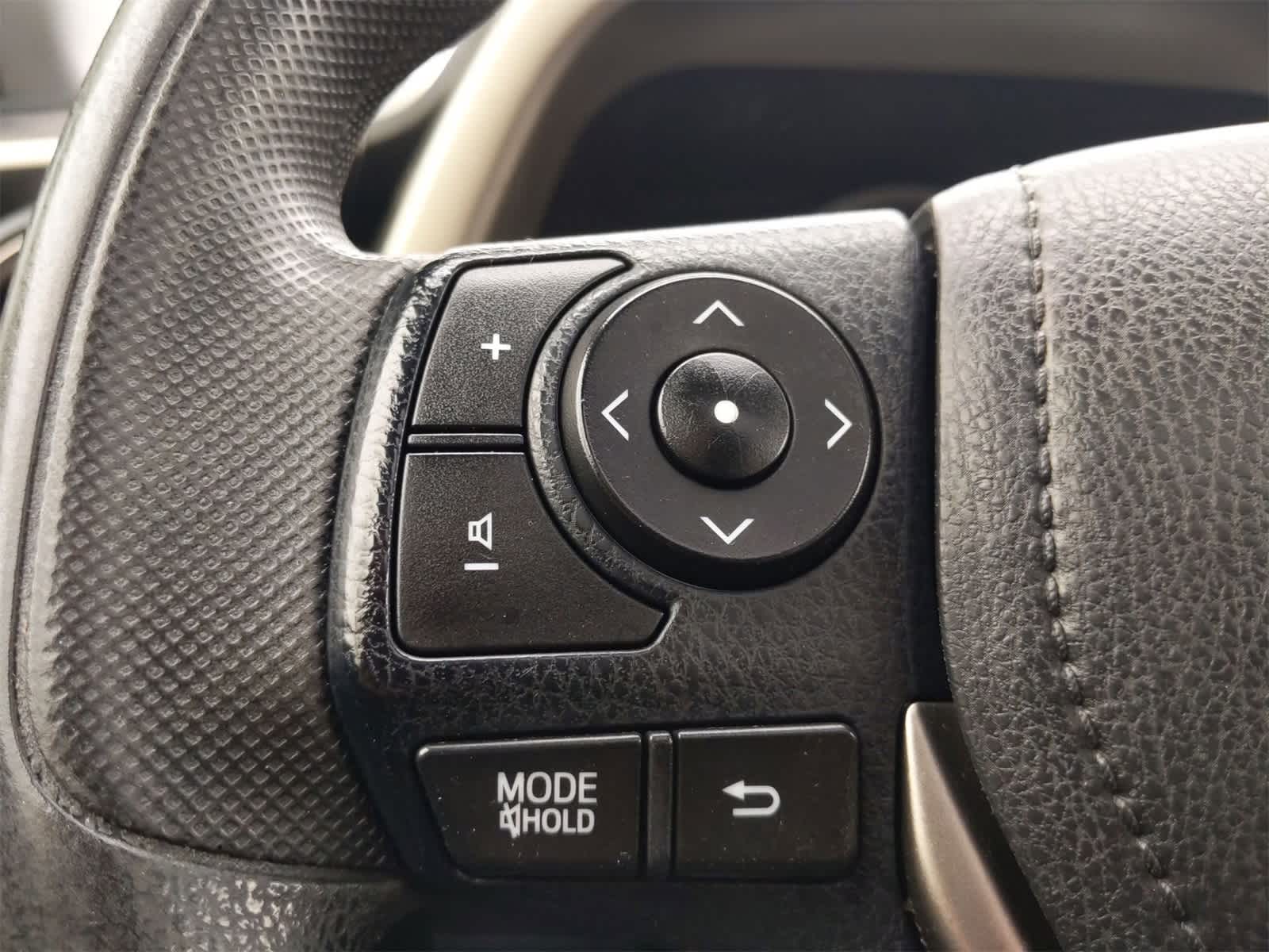 2013 Toyota RAV4 XLE 24