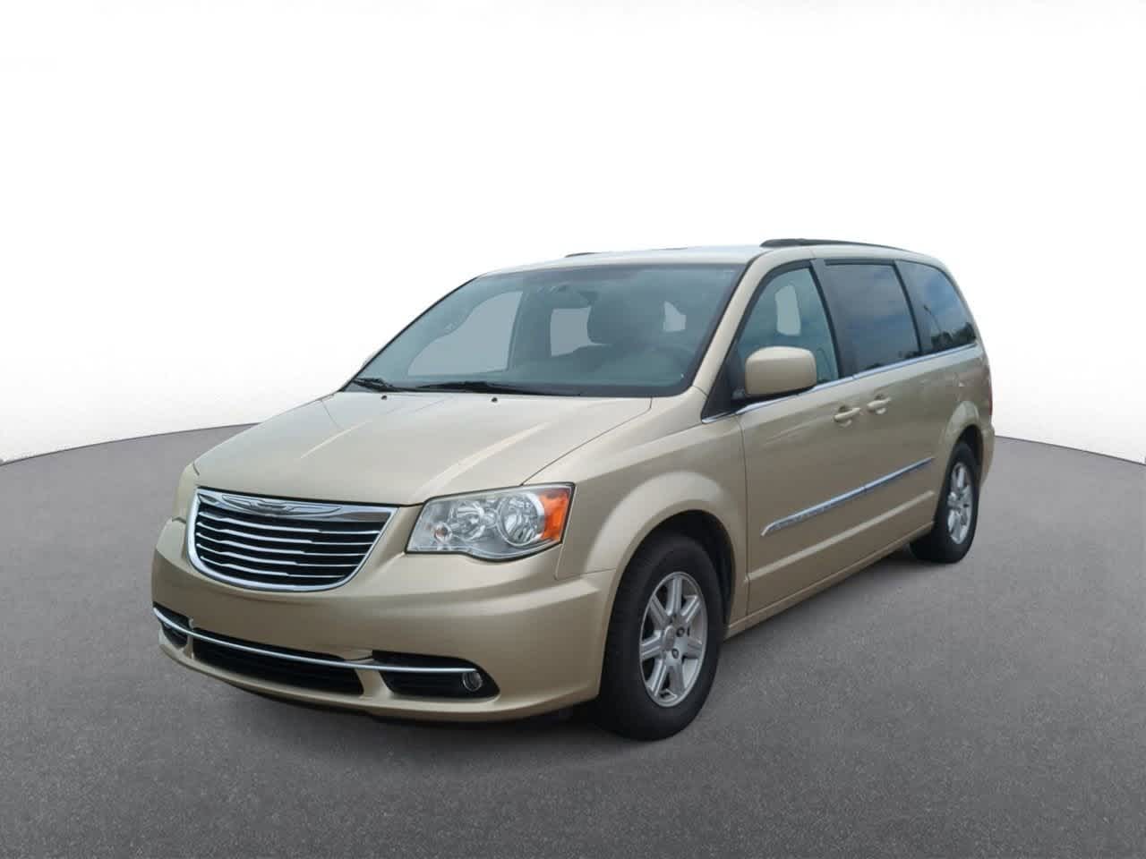 Thumbnail: 2011 Chrysler Town & Country - 4