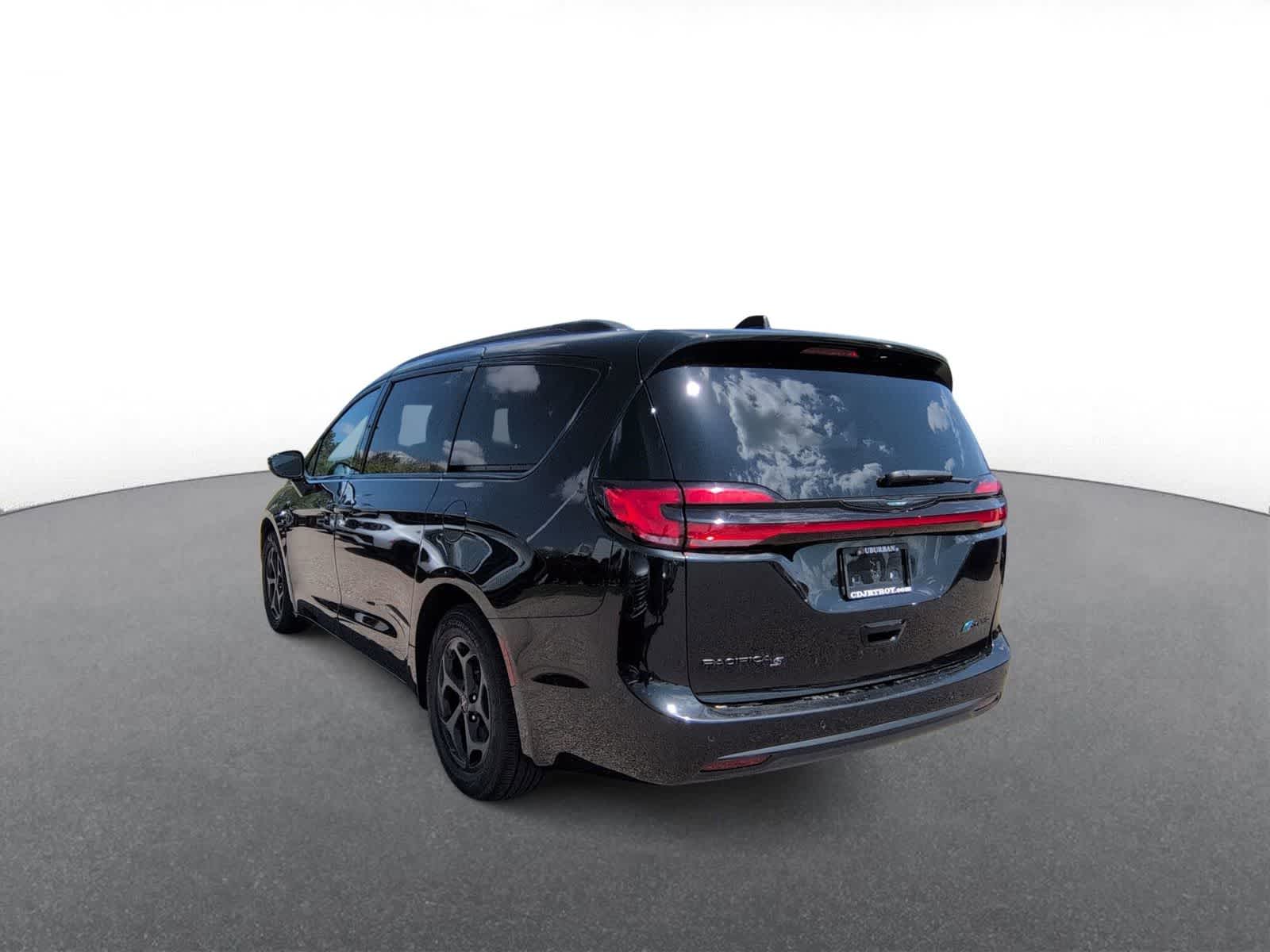 Thumbnail: 2021 Chrysler Pacifica - 6