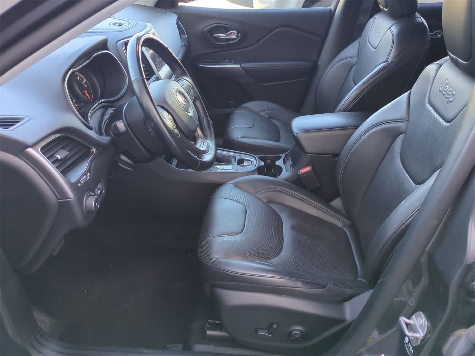 Thumbnail: 2021 Jeep Cherokee - 16