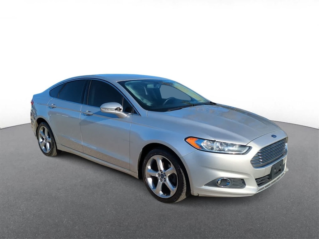 Used 2016 Ford Fusion SE Sedan