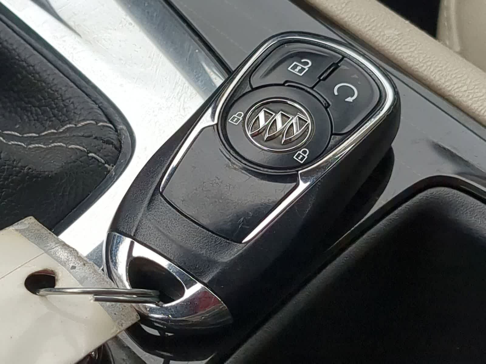Thumbnail: 2018 Buick Regal - 31