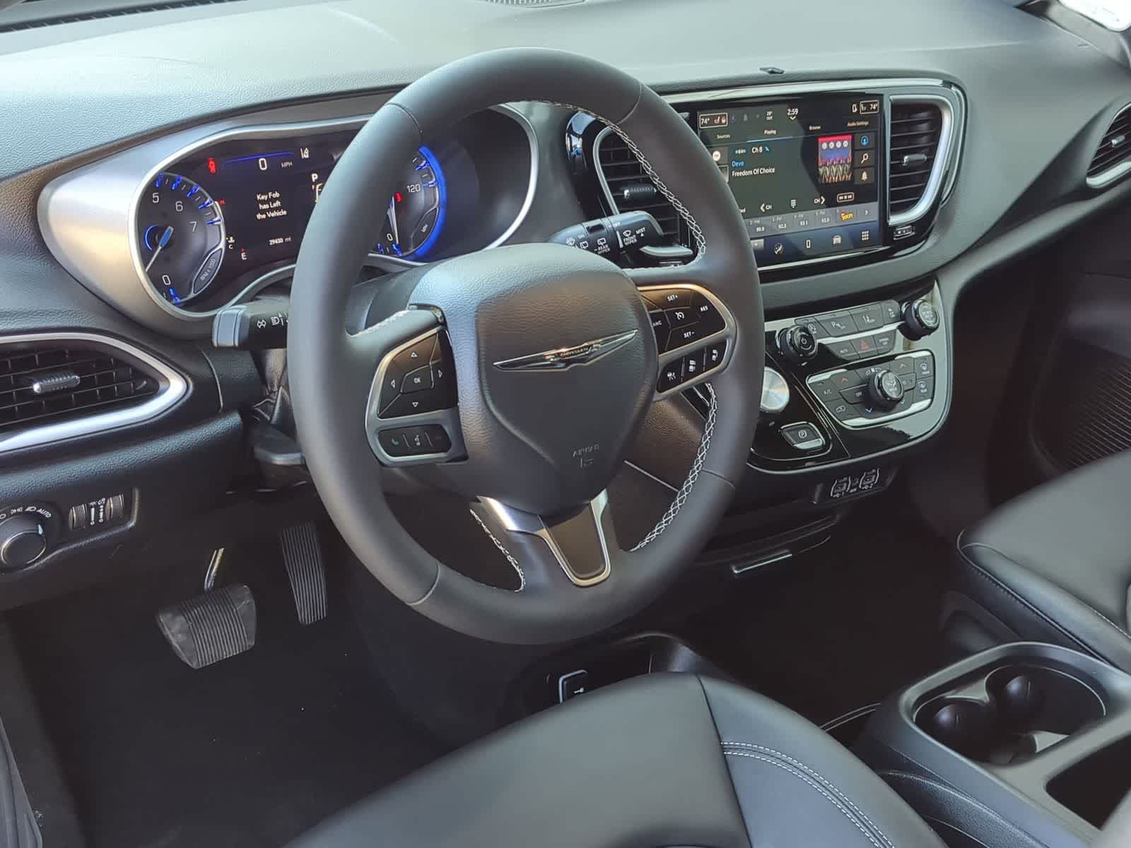 Thumbnail: 2025 Chrysler Voyager - 10