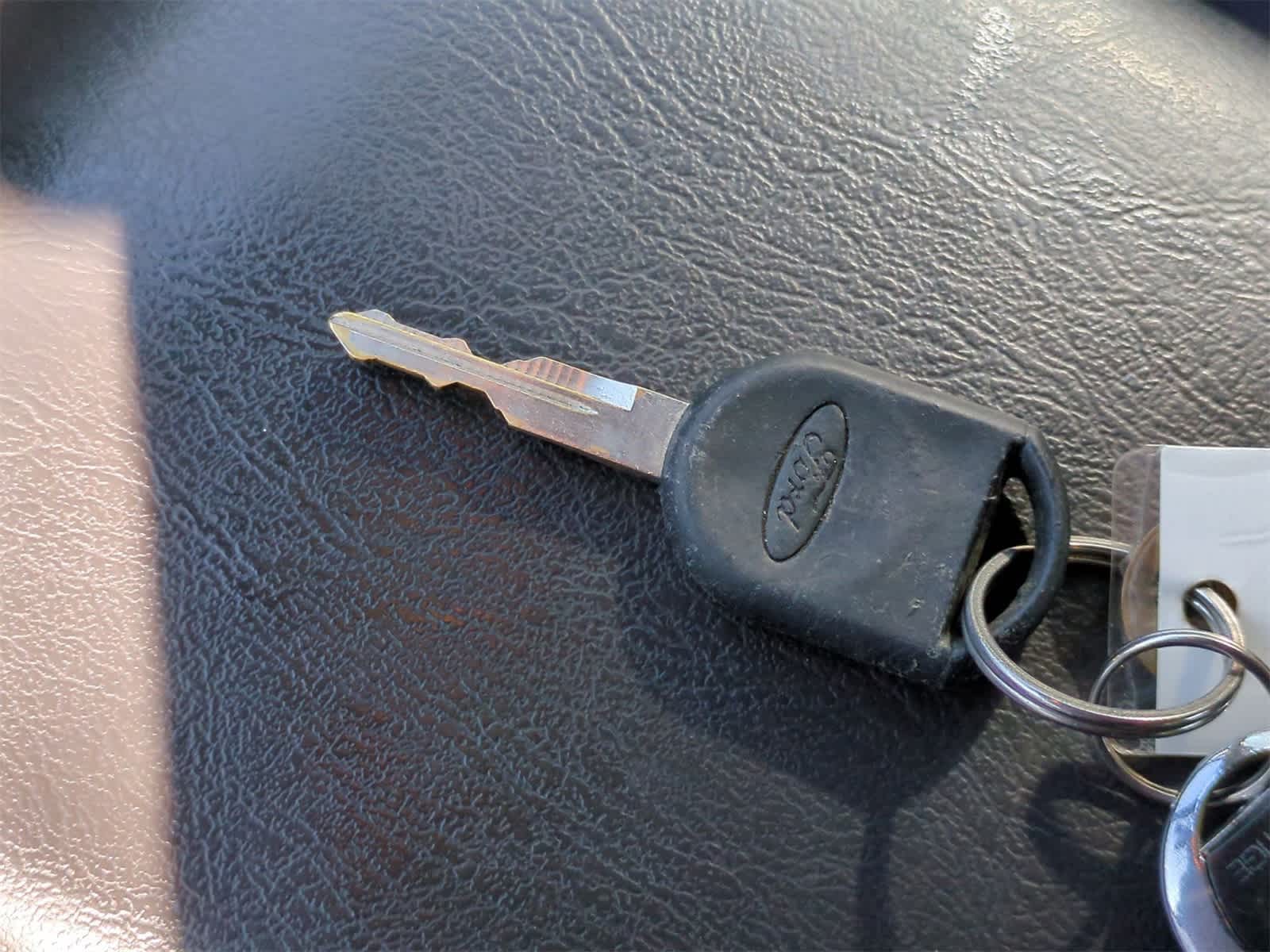 Thumbnail: 2004 Ford Taurus - 28