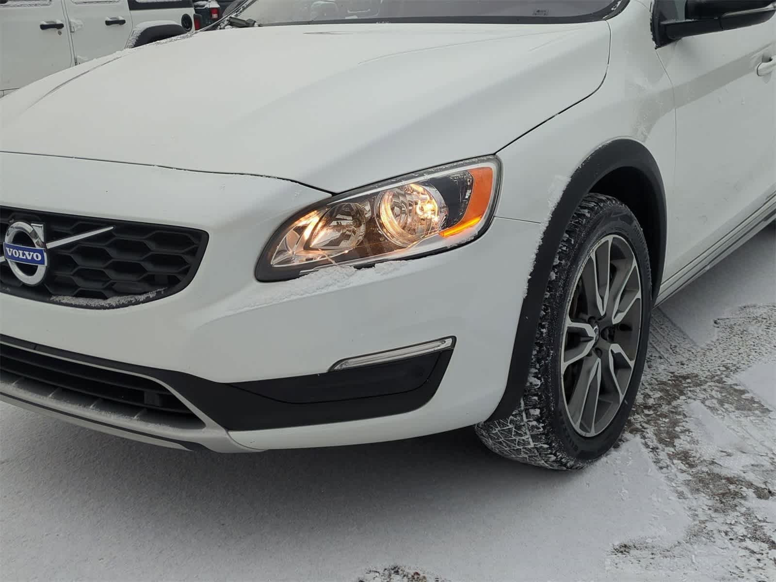 Thumbnail: 2017 Volvo S60 - 11