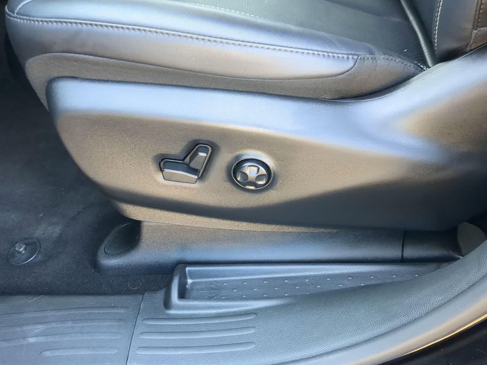 Thumbnail: 2025 Chrysler Voyager - 17