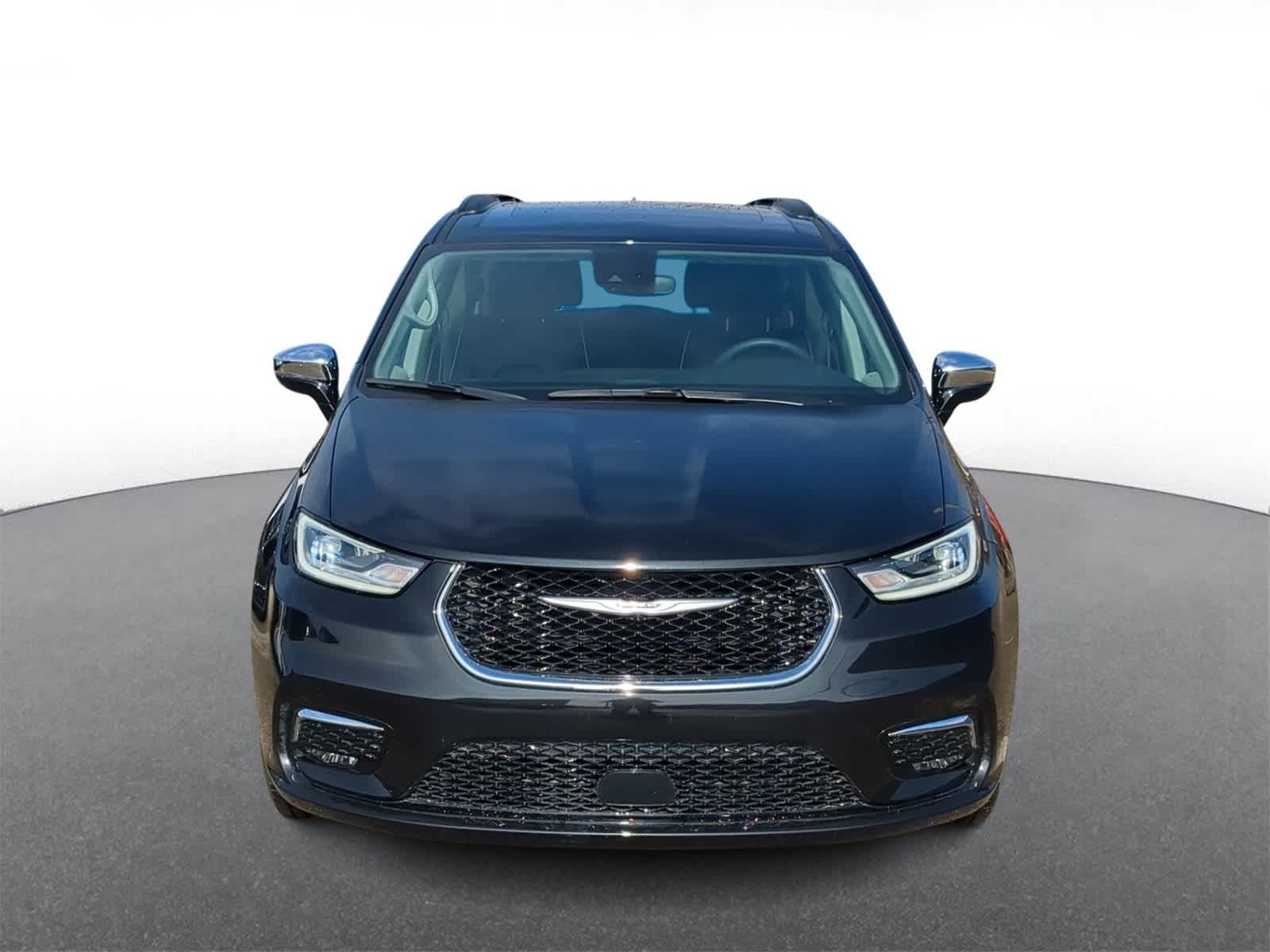 Thumbnail: 2023 Chrysler Pacifica - 3