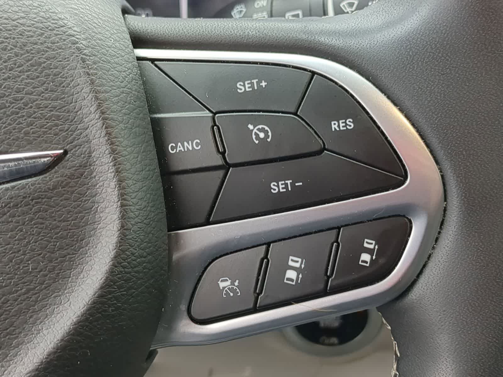 Thumbnail: 2023 Chrysler Pacifica - 24