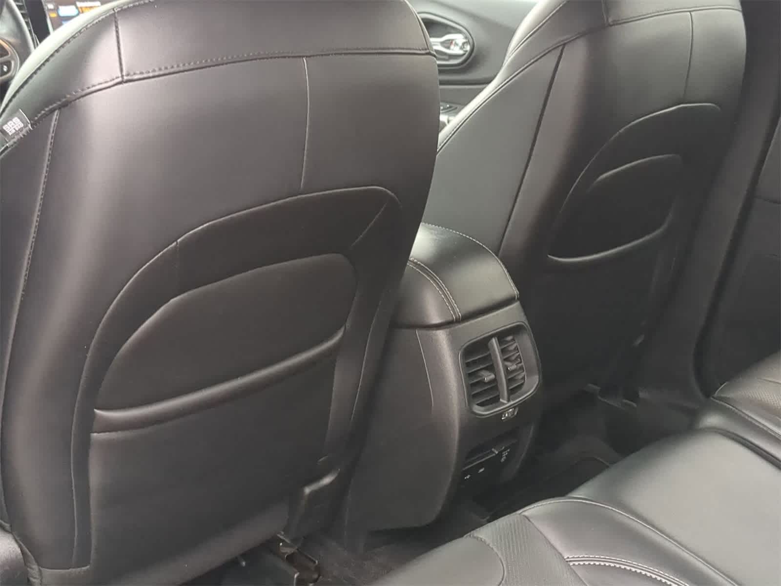 Thumbnail: 2019 Jeep Cherokee - 25