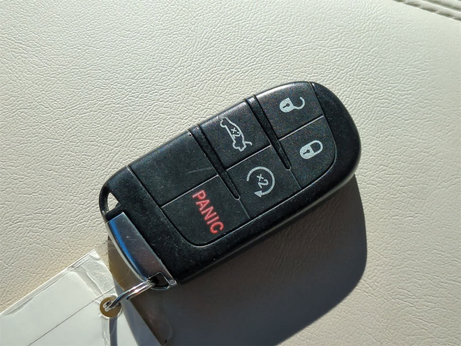 Thumbnail: 2015 Chrysler 200 - 34