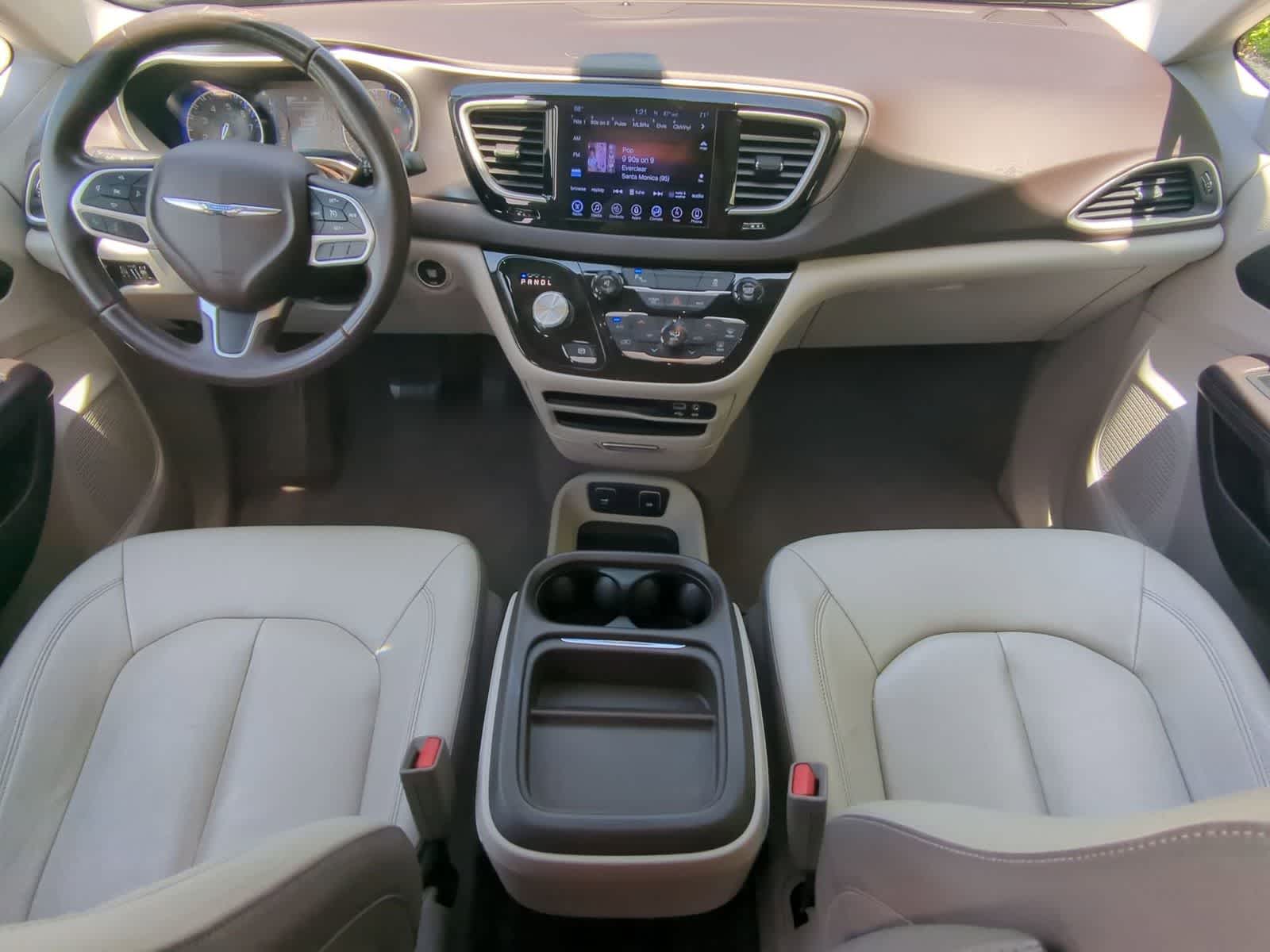 Thumbnail: 2017 Chrysler Pacifica - 15